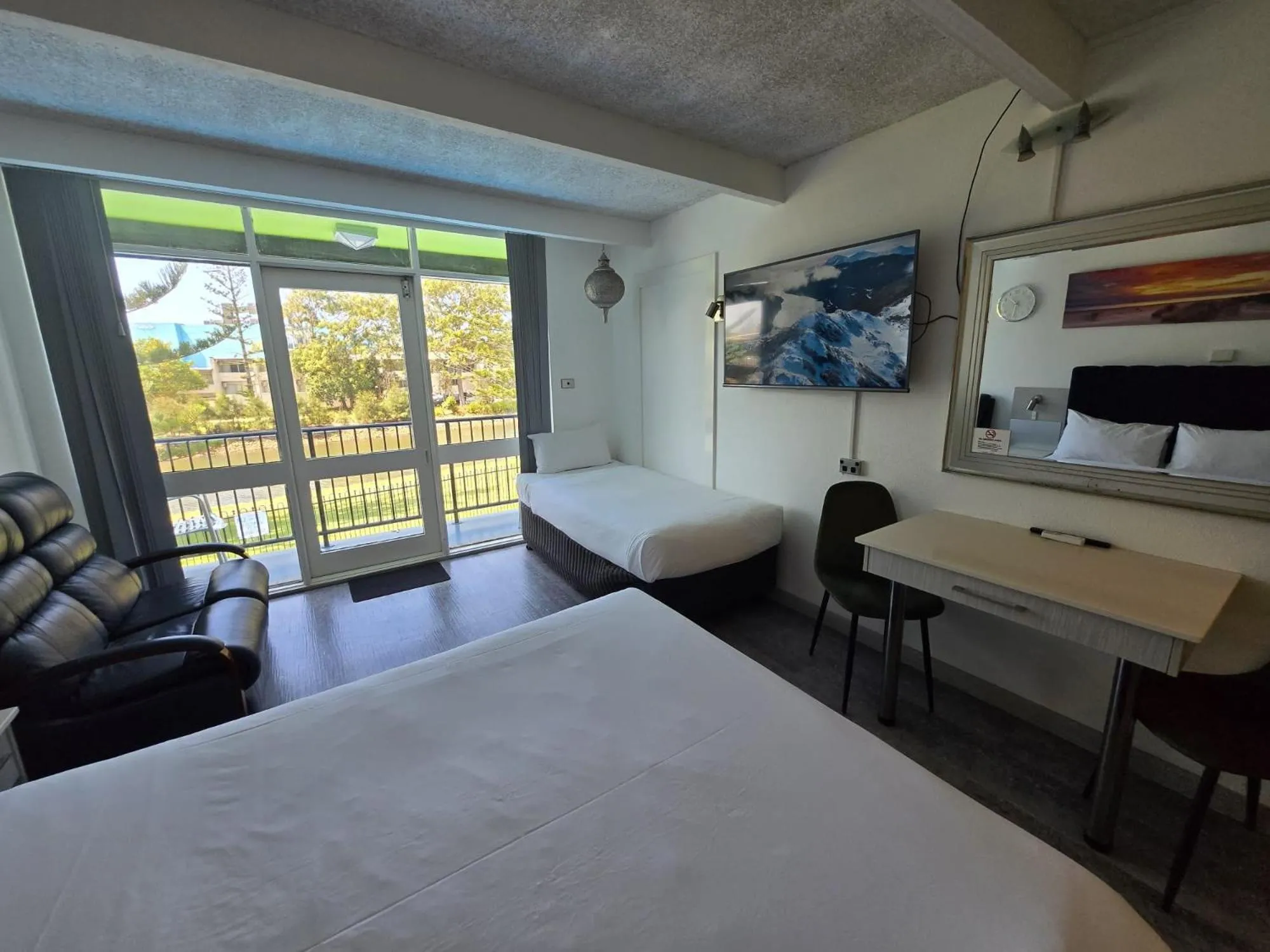 Photo of the whole room, Bed in Le George Motel