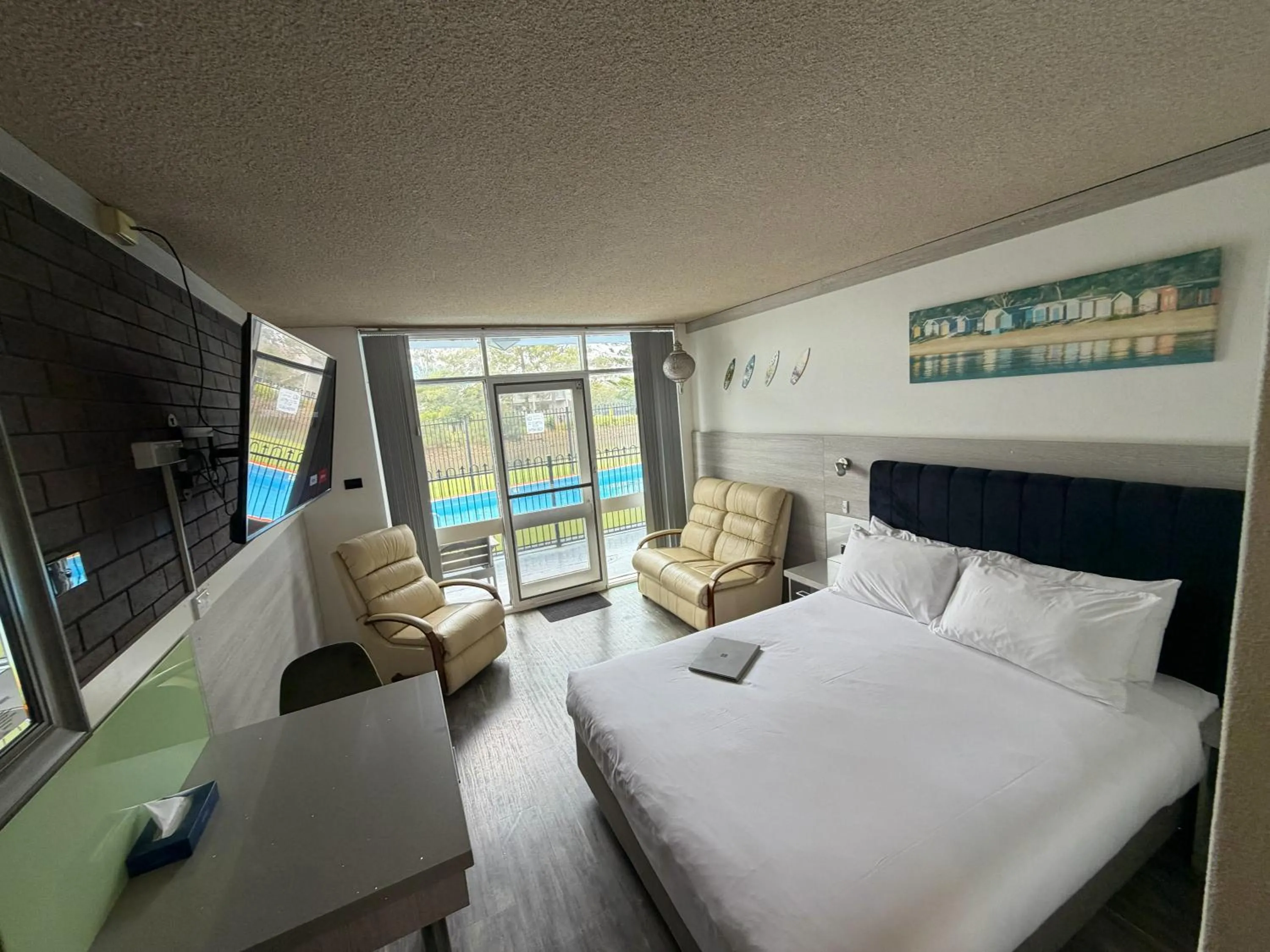 Bed in Le George Motel