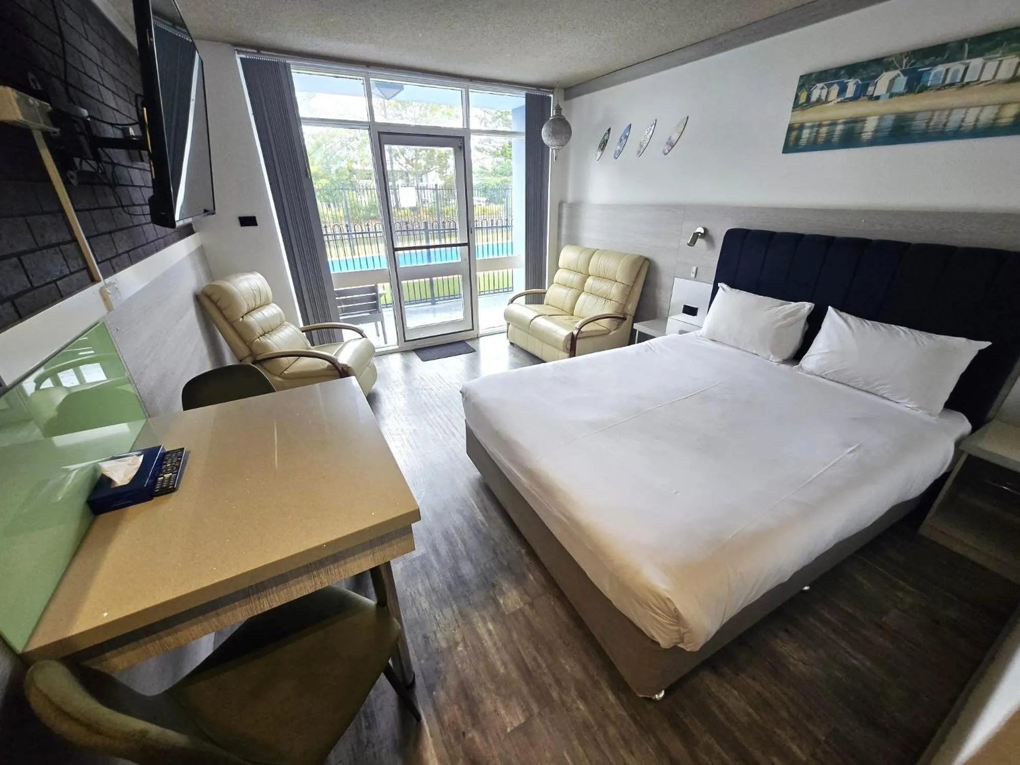 Bed in Le George Motel