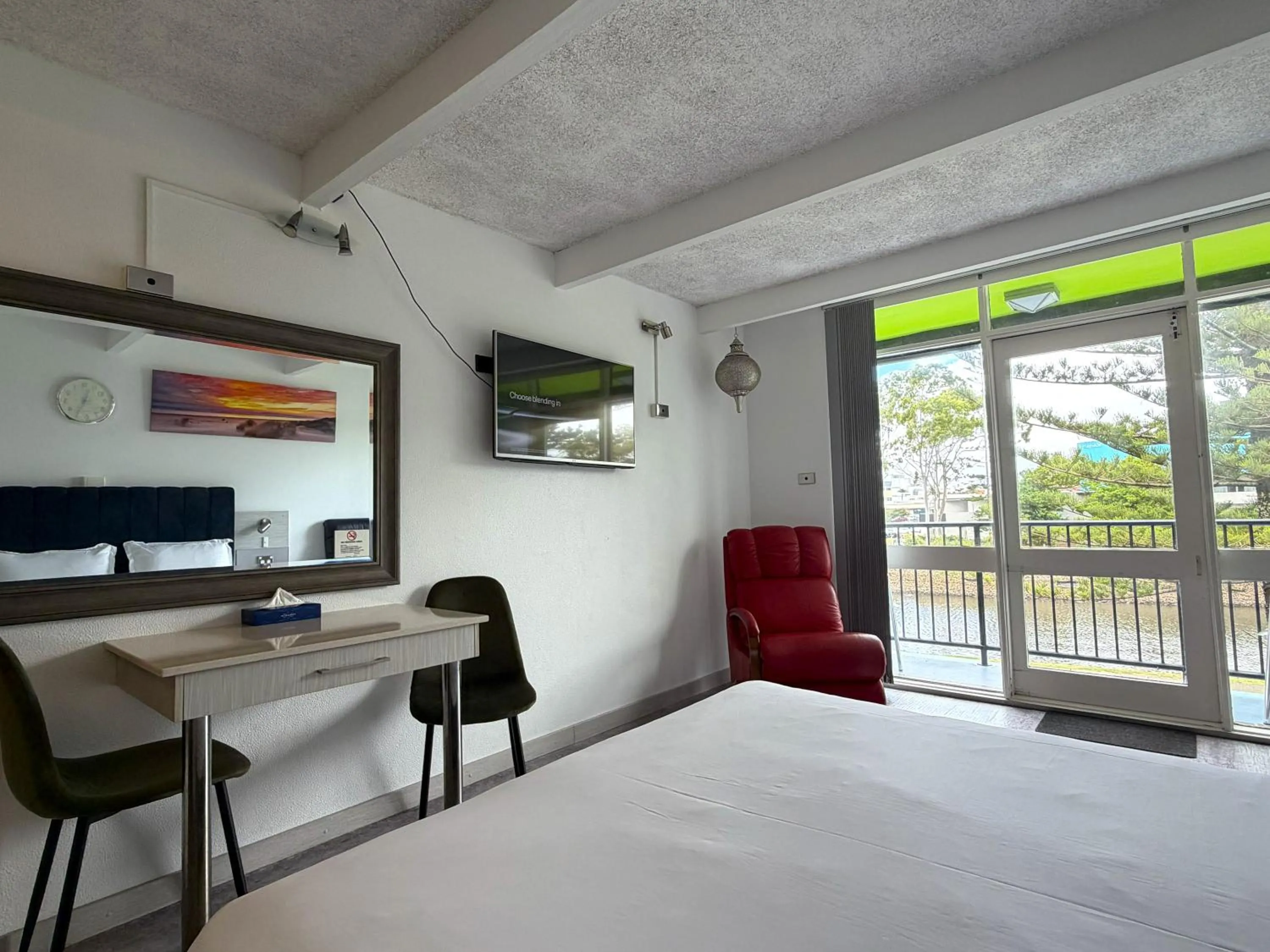 Seating area, Bed in Le George Motel