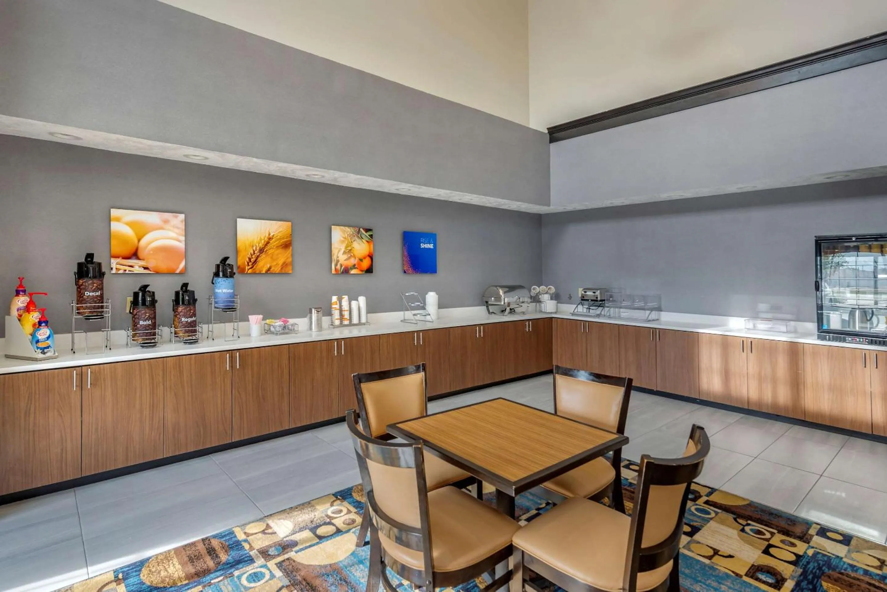 Restaurant/places to eat in Comfort Suites Clovis North
