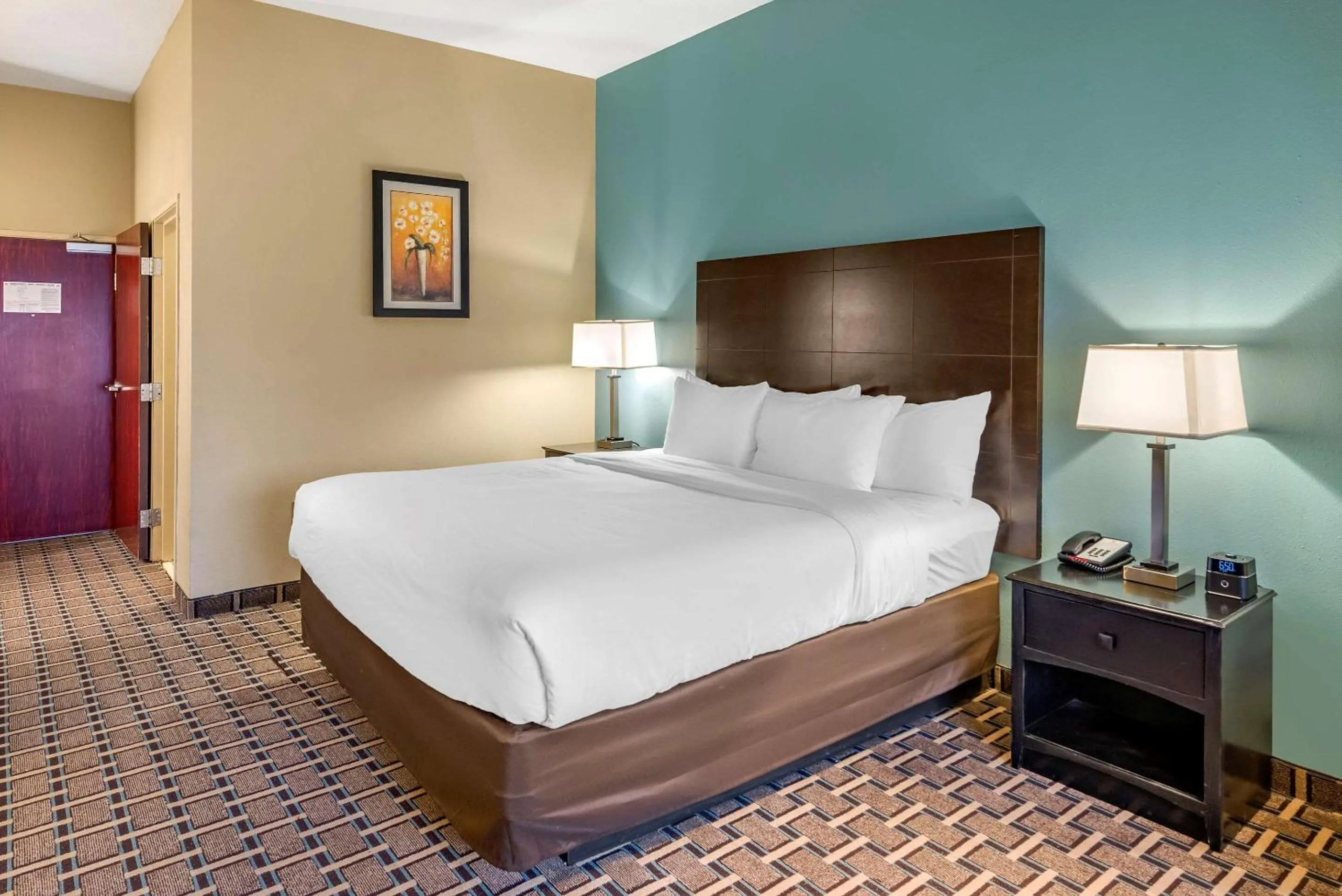 Bedroom, Bed in Comfort Suites Clovis North