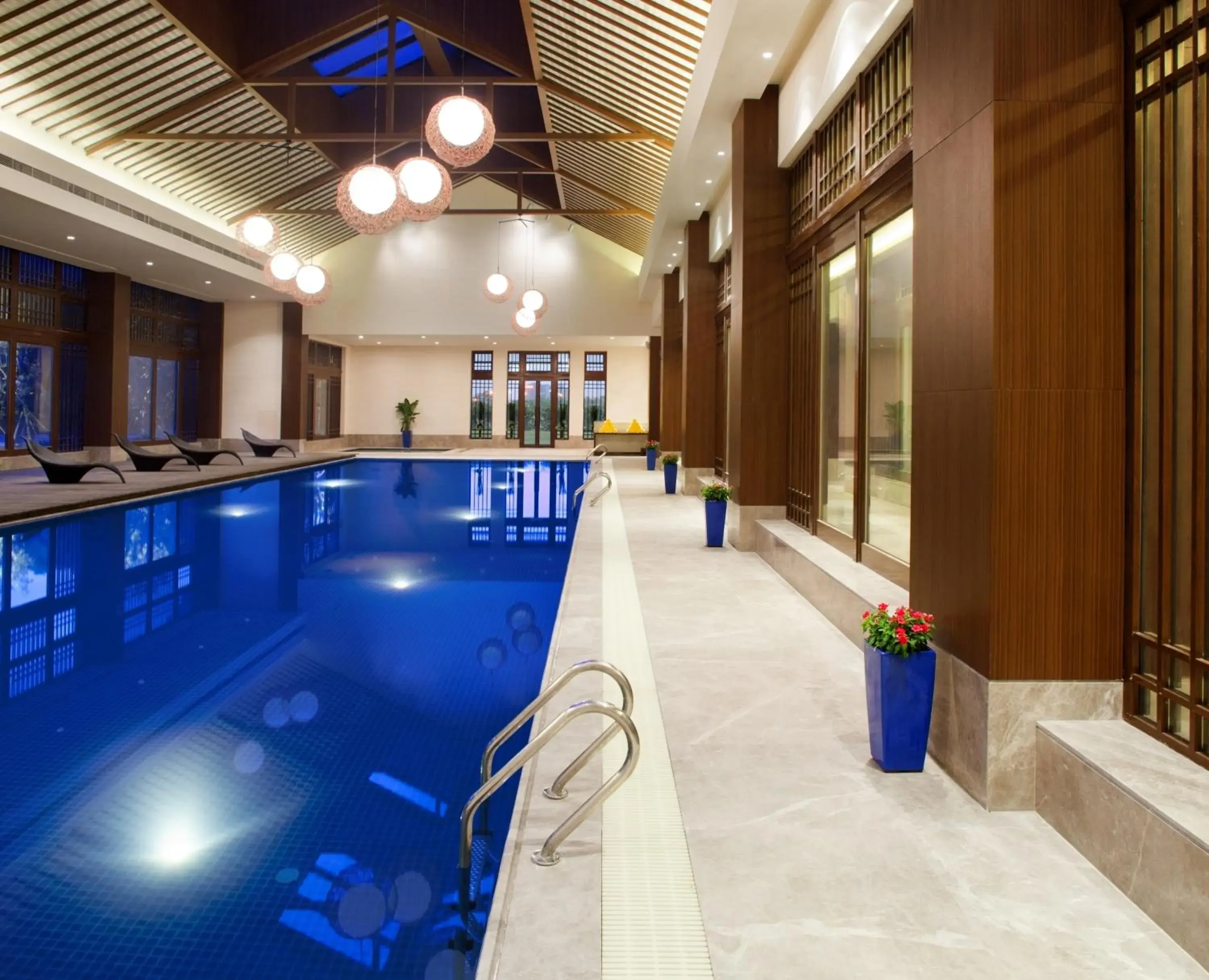 Swimming pool in Radisson Blu Resort Wetland Park Swimming pool in Radisson Blu Resort Wetland Park