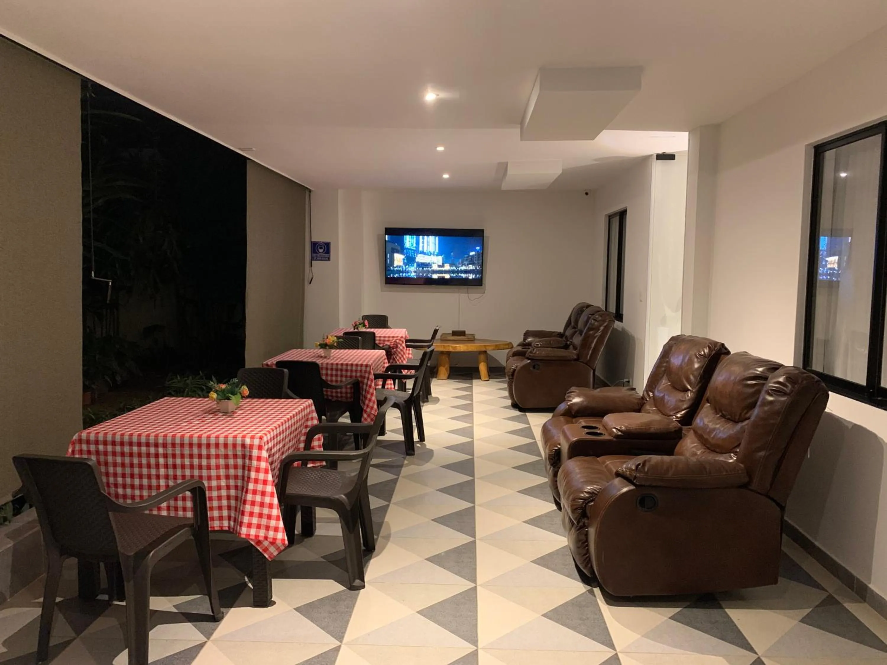 Restaurant/places to eat in Hotel Boutique M