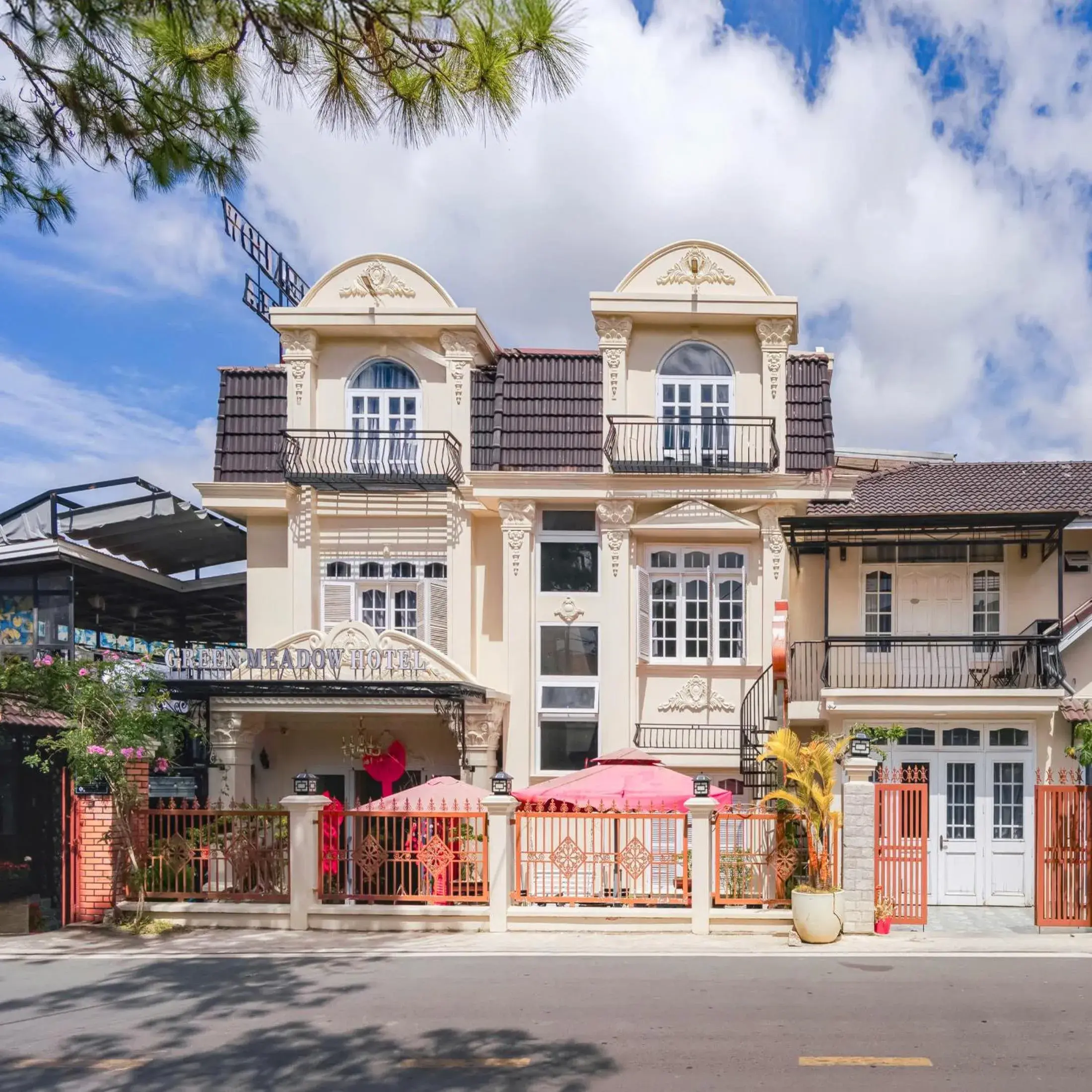 Property building in Green Meadow Central Đà Lạt - O'TEL Property building in Green Meadow Central Đà Lạt - O'TEL