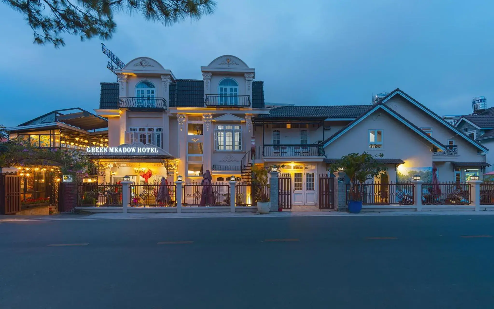 Property building in Green Meadow Central Đà Lạt - O'TEL Property building in Green Meadow Central Đà Lạt - O'TEL