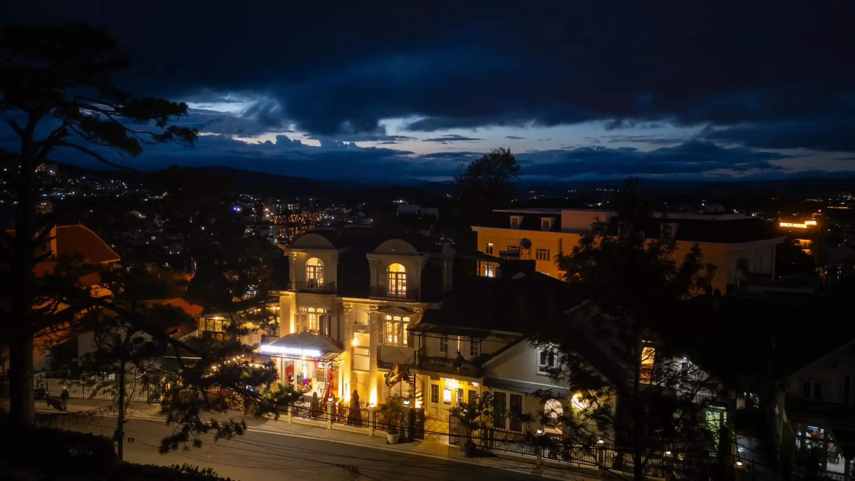 Property building in Green Meadow Central Đà Lạt - O'TEL Property building in Green Meadow Central Đà Lạt - O'TEL