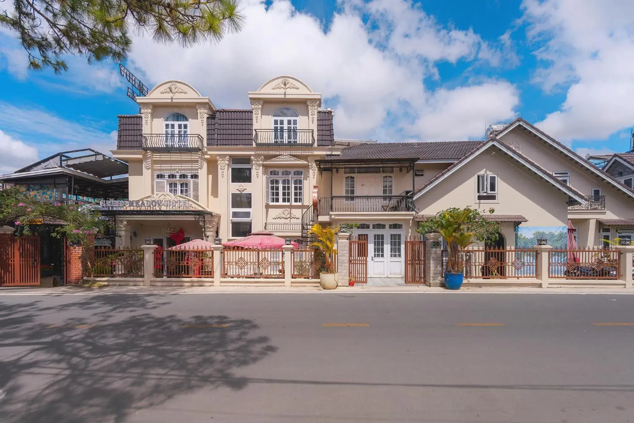 Property building in Green Meadow Central Đà Lạt - O'TEL Property building in Green Meadow Central Đà Lạt - O'TEL