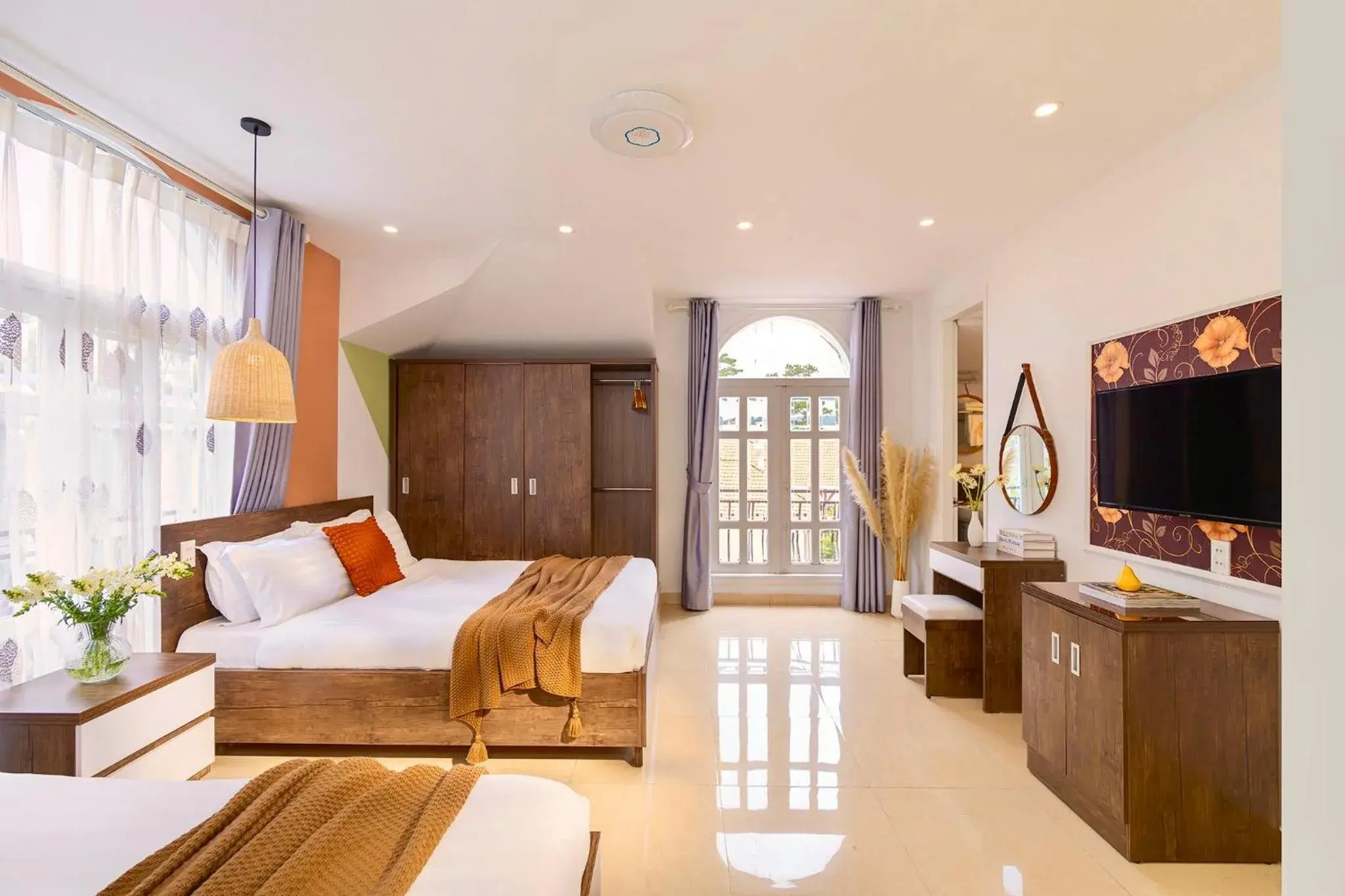 View (from property/room), Bed in Green Meadow Central Đà Lạt - O'TEL View (from property/room), Bed in Green Meadow Central Đà Lạt - O'TEL