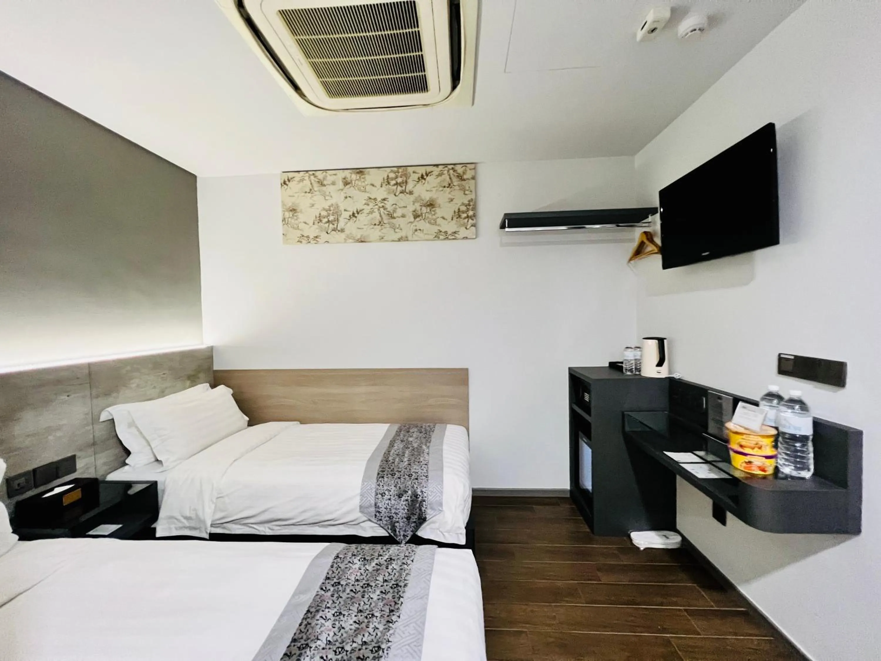 Bedroom, Bed in Bliss Hotel Singapore