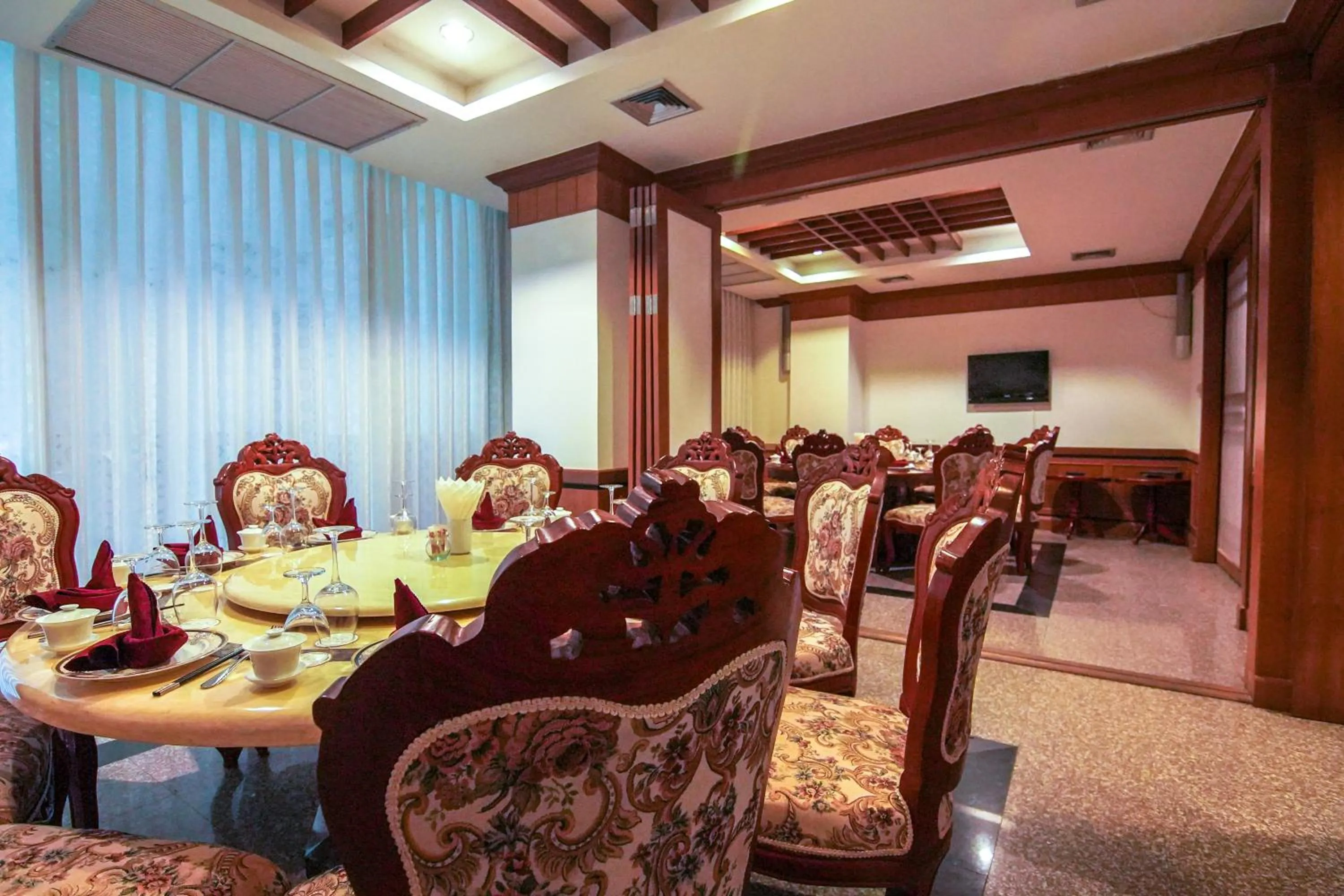 Restaurant/places to eat in Arawan Riverside Hotel