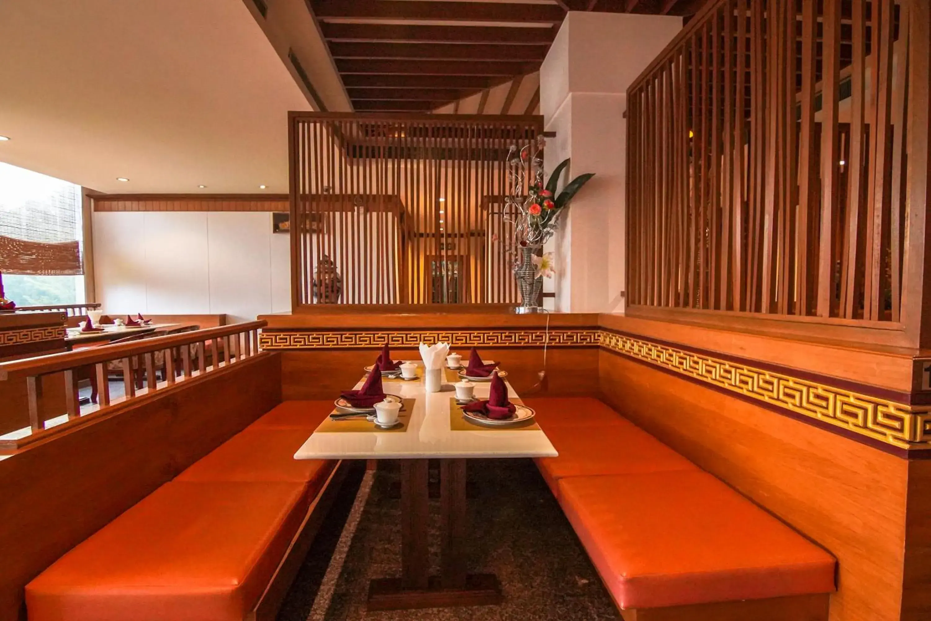 Restaurant/places to eat in Arawan Riverside Hotel Restaurant/places to eat in Arawan Riverside Hotel