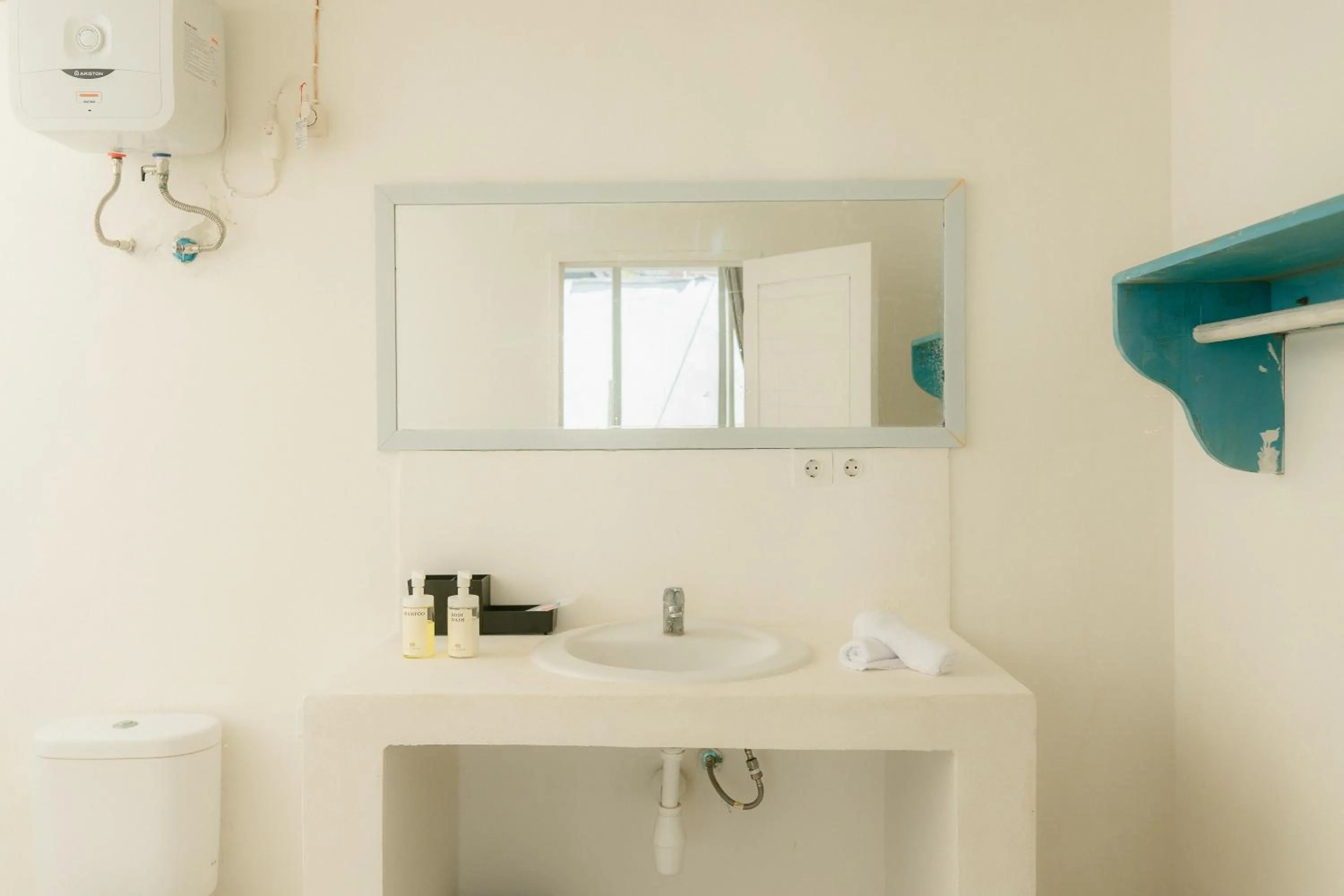 Bathroom in Gili Paddy Hotel