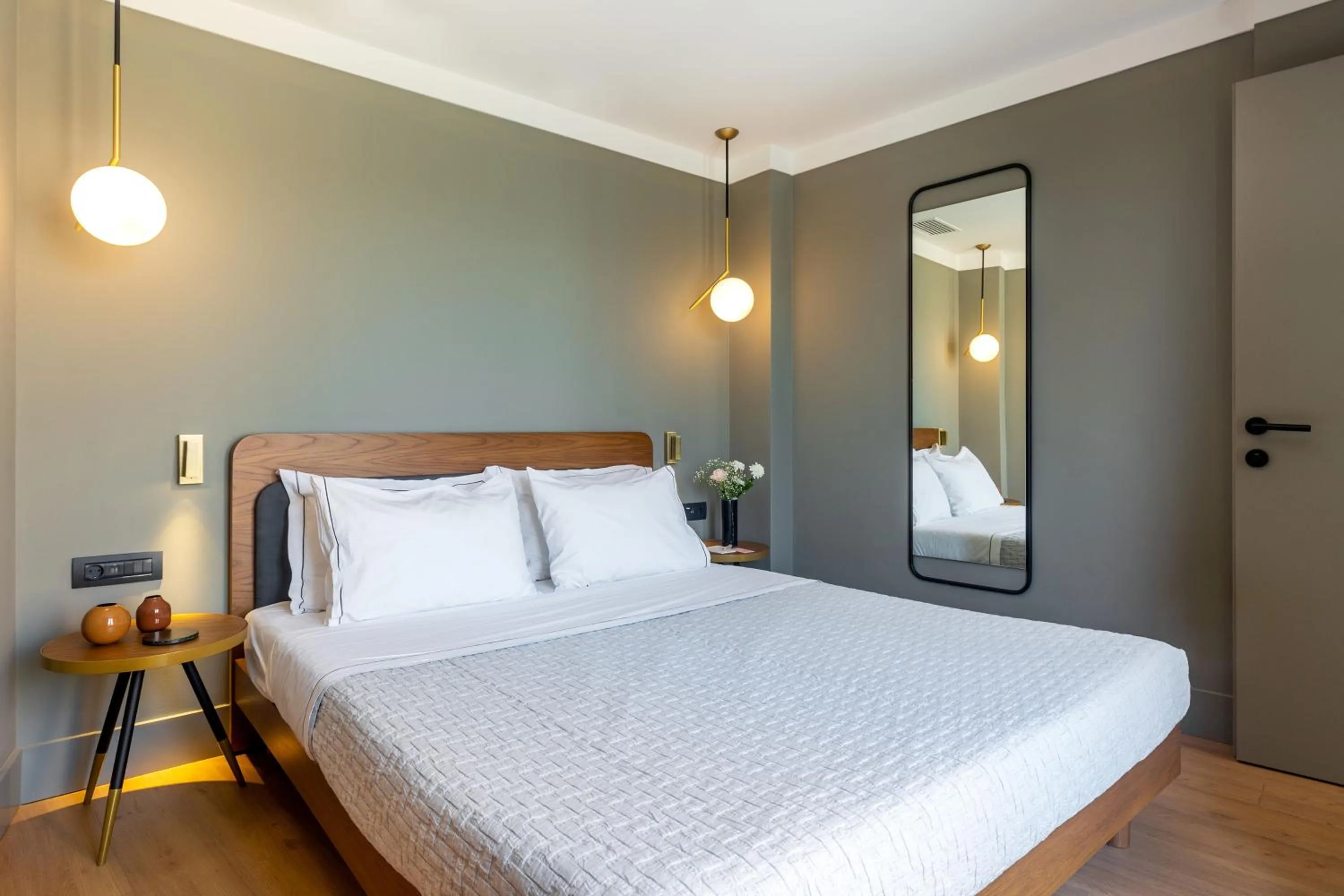 Bed in Bob W Athens Eolou