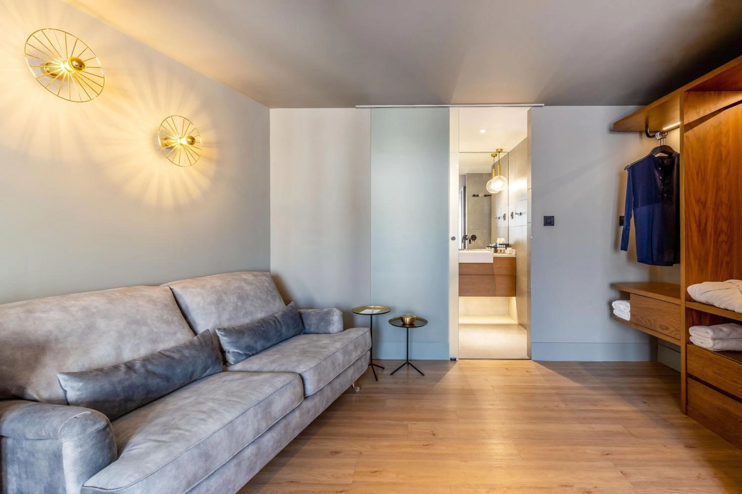 Bed in Bob W Athens Eolou