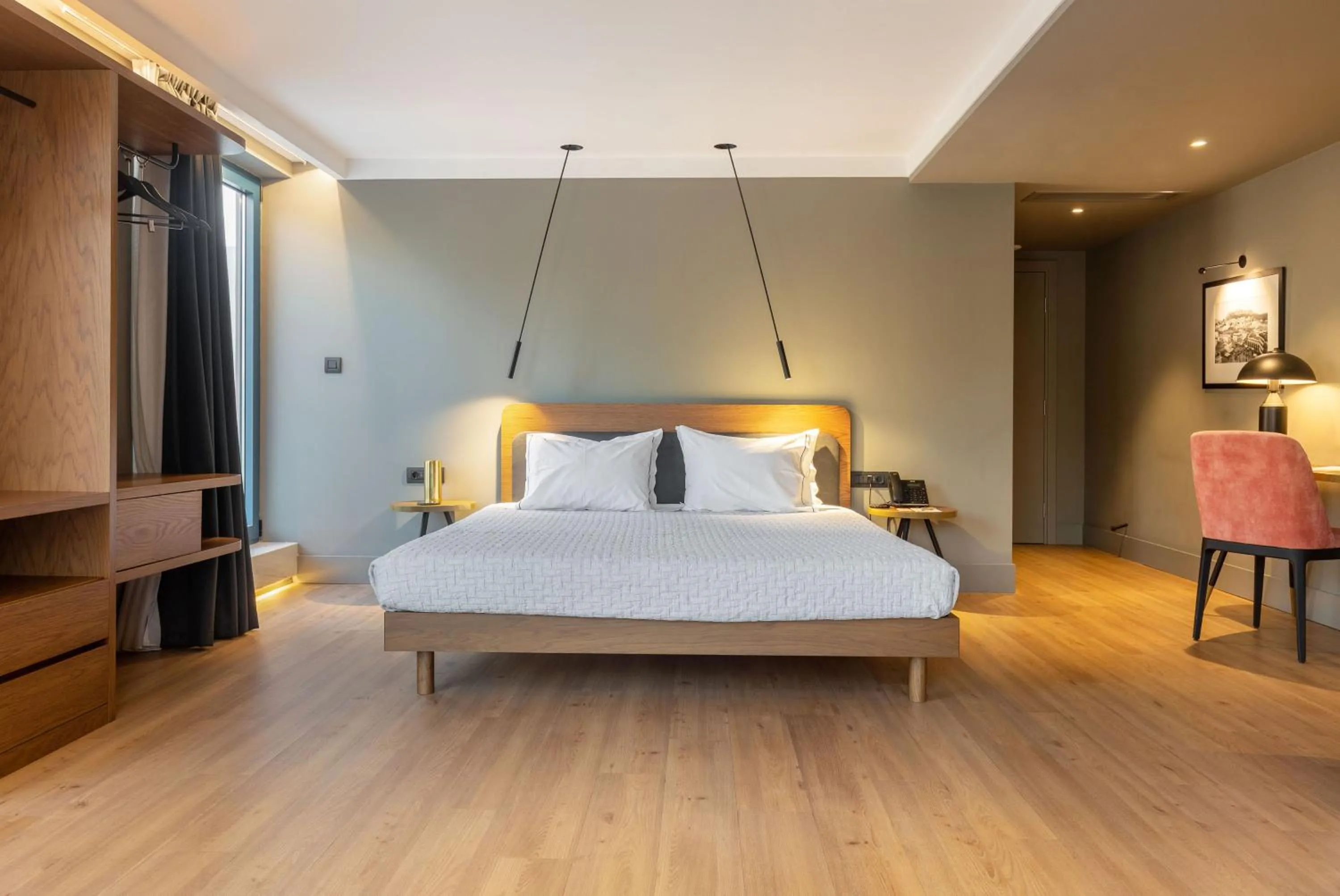 Bed in Bob W Athens Eolou