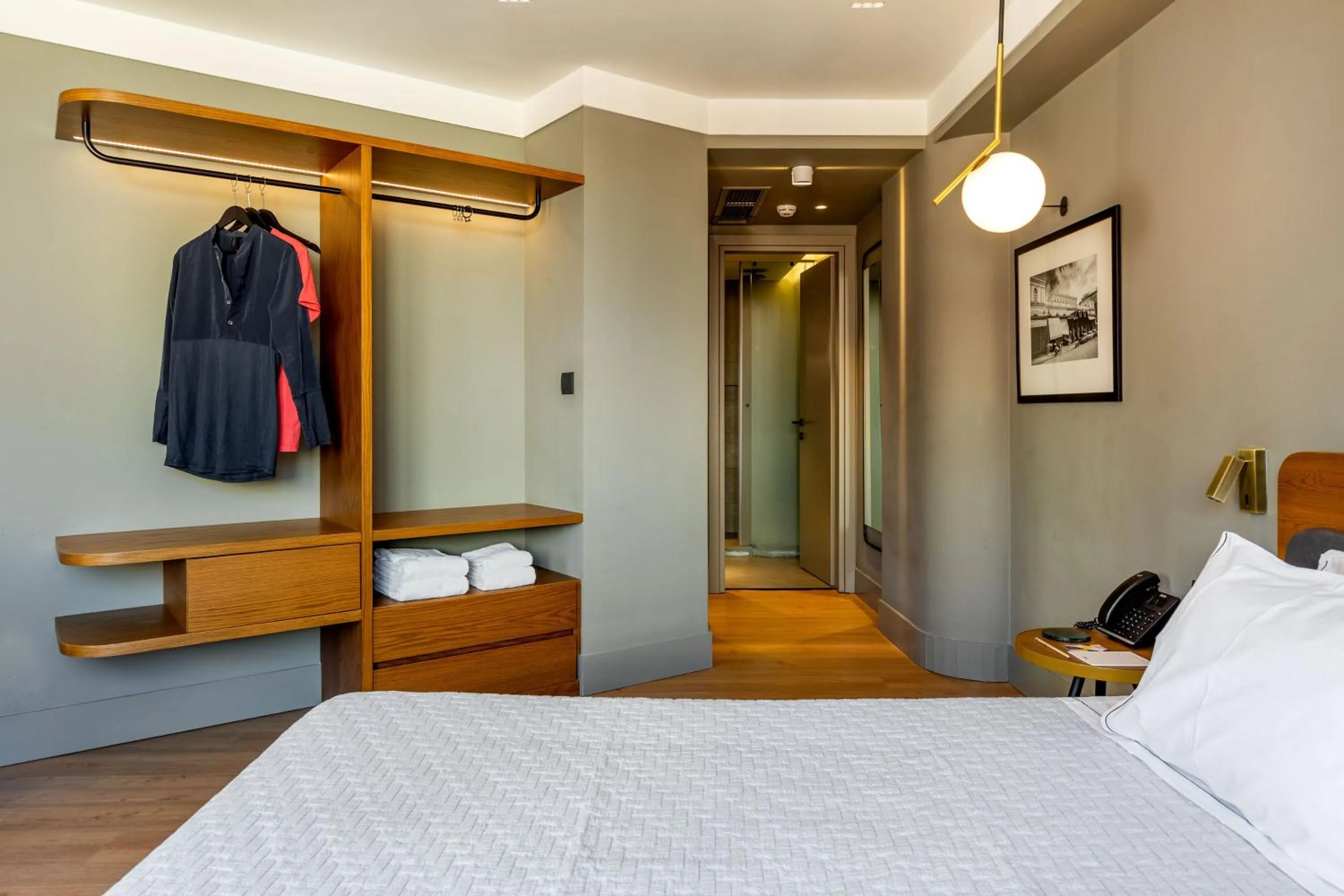 Bed in Bob W Athens Eolou