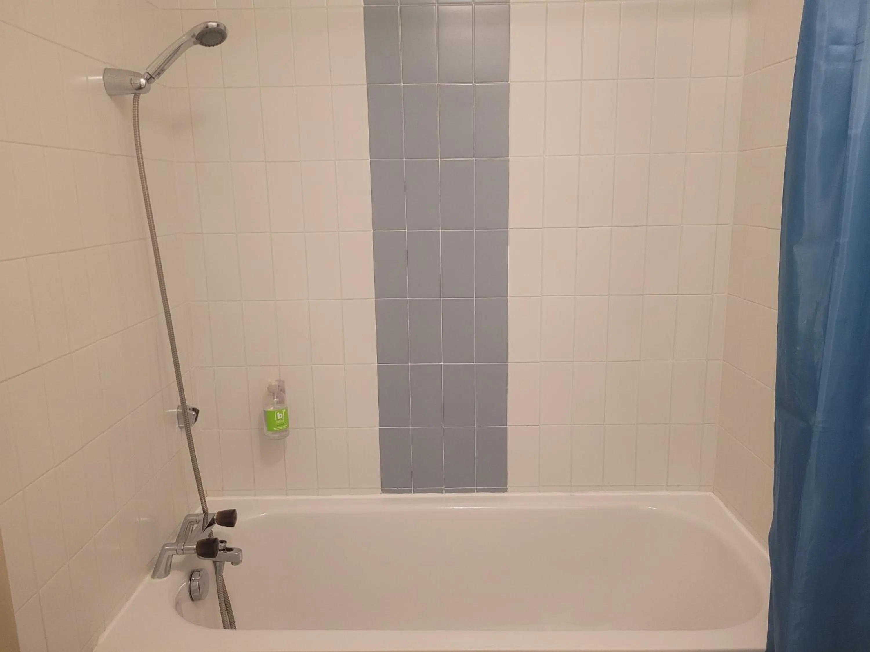 Shower in Hostellerie de Rimplas