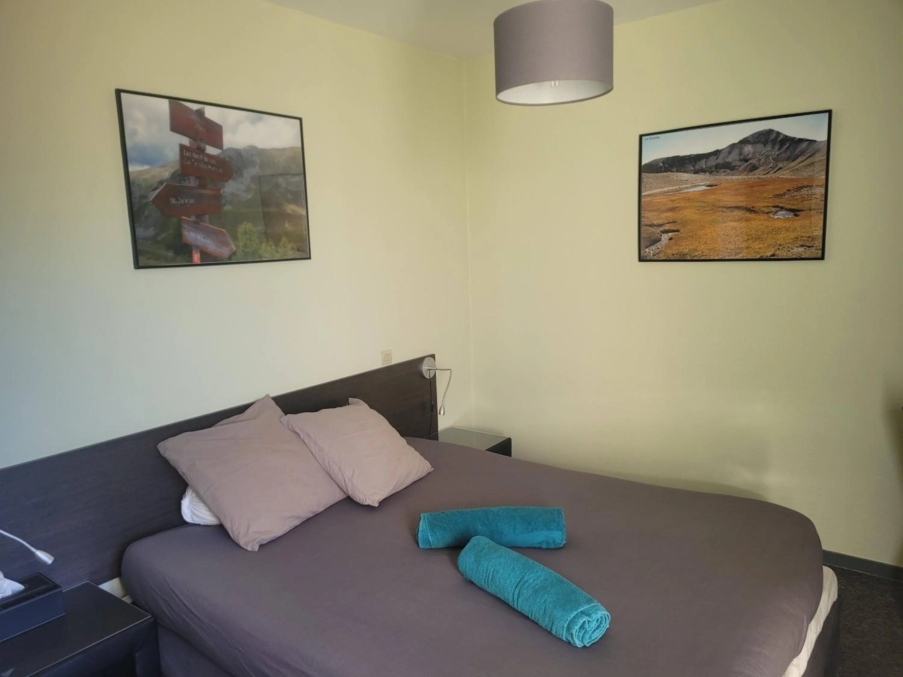 Bed in Hostellerie de Rimplas