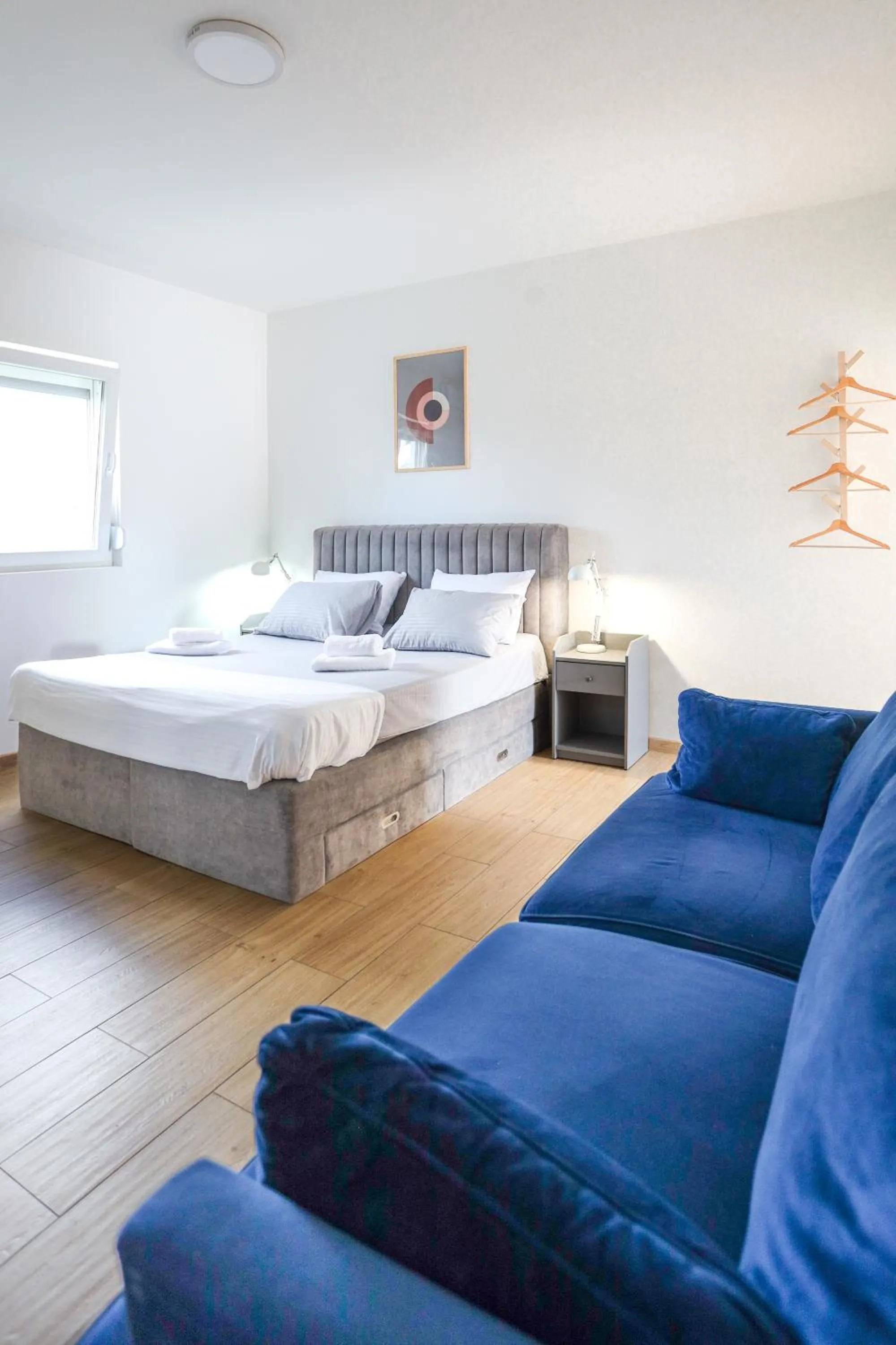 Living room, Bed in Airport Stay Apartments