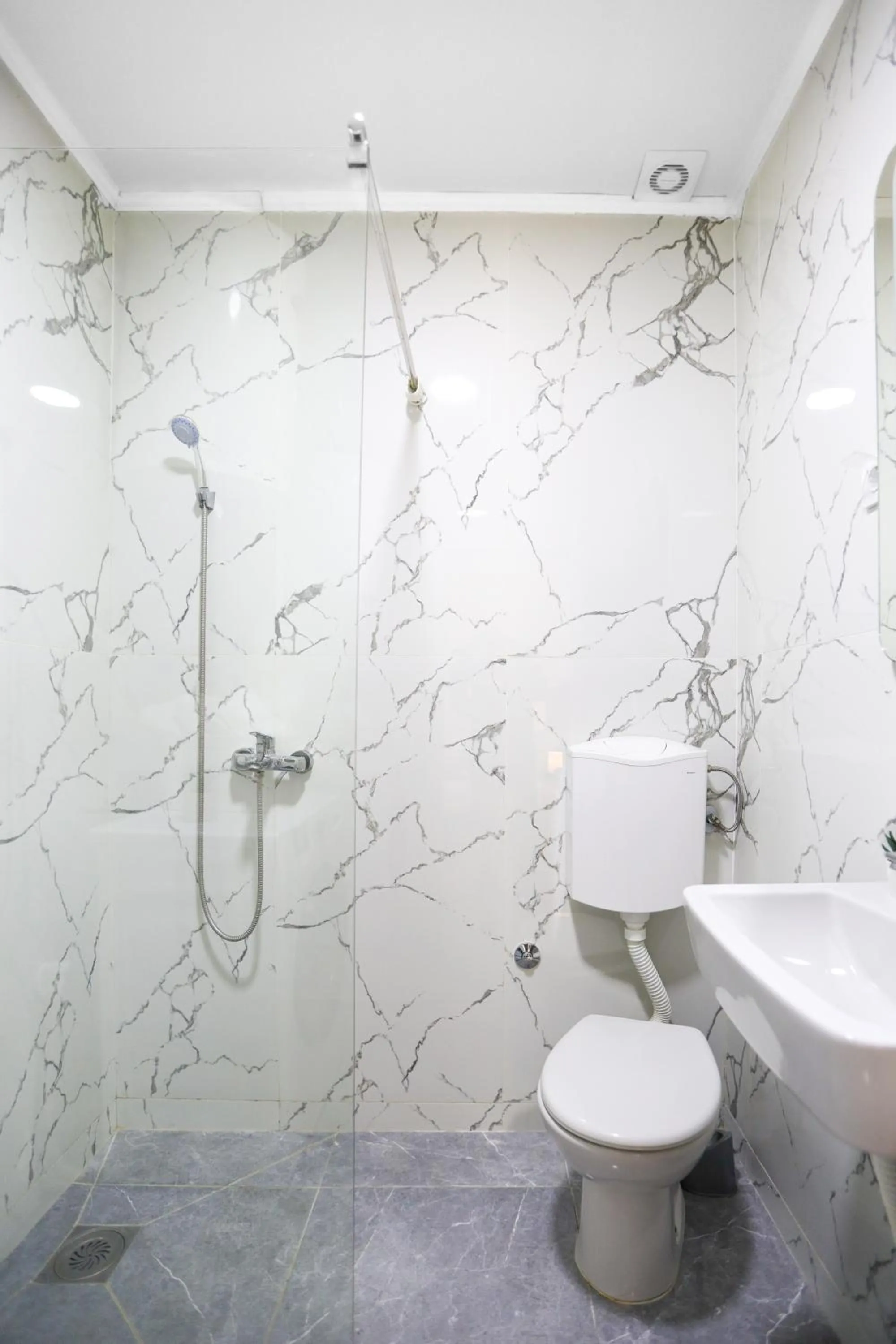 Shower in Airport Stay Apartments