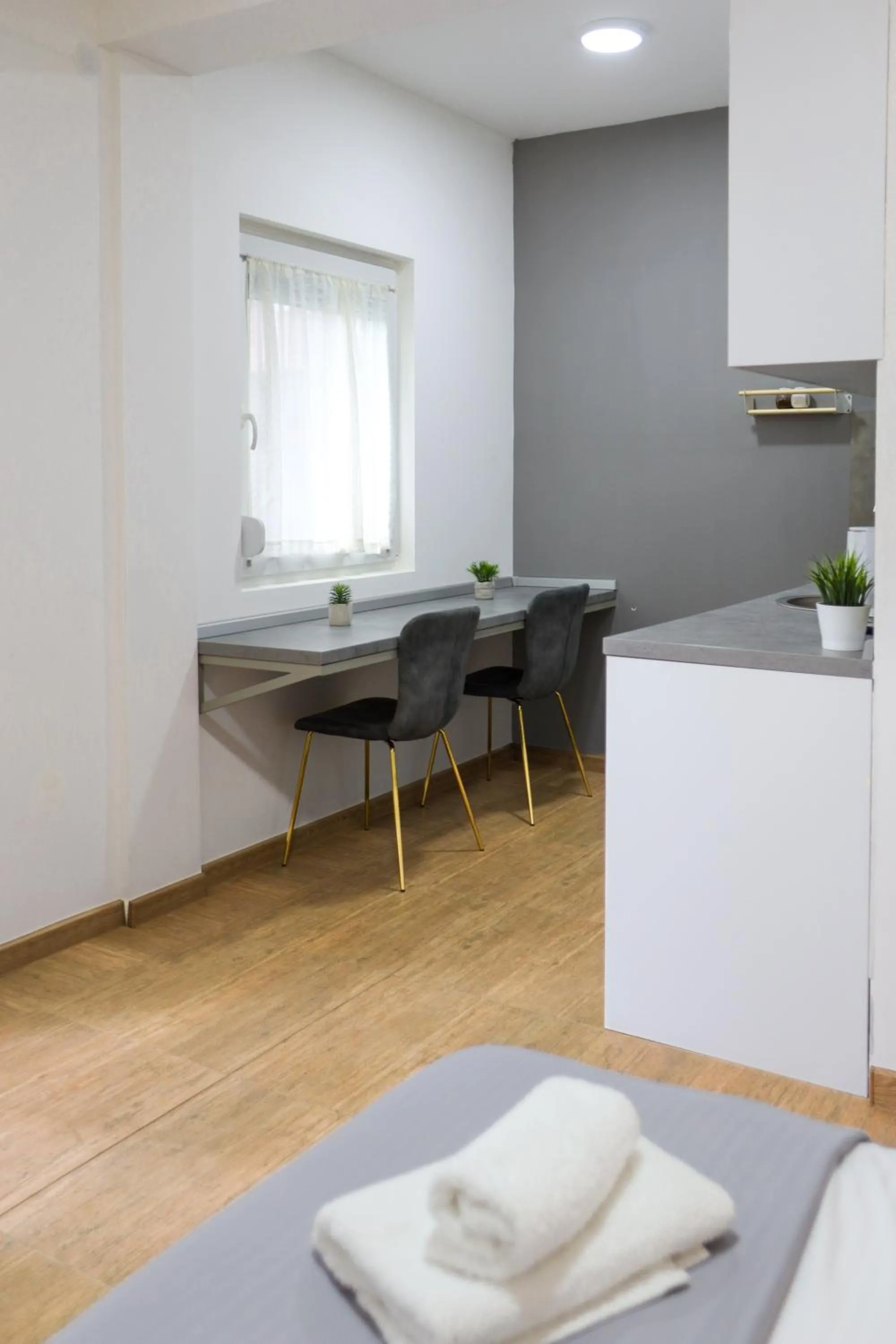 Kitchen or kitchenette in Airport Stay Apartments