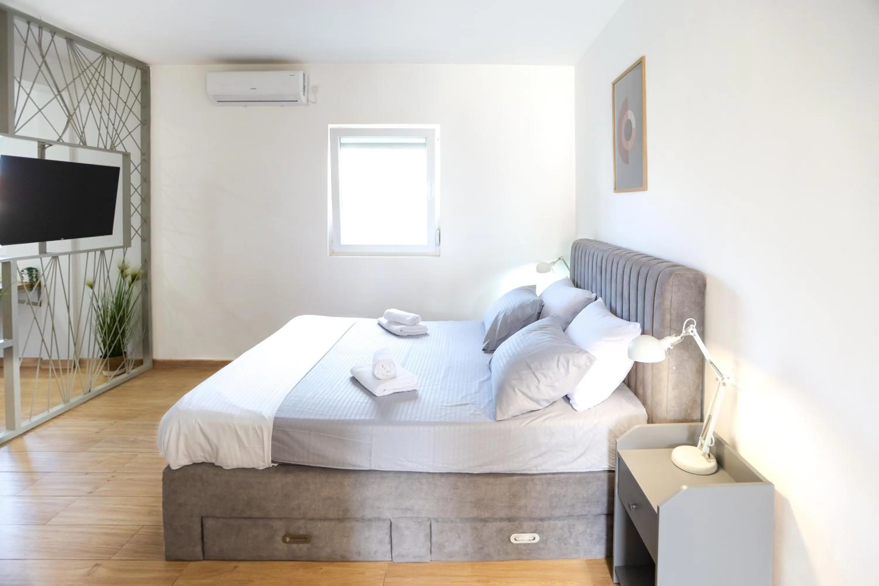Bed in Airport Stay Apartments