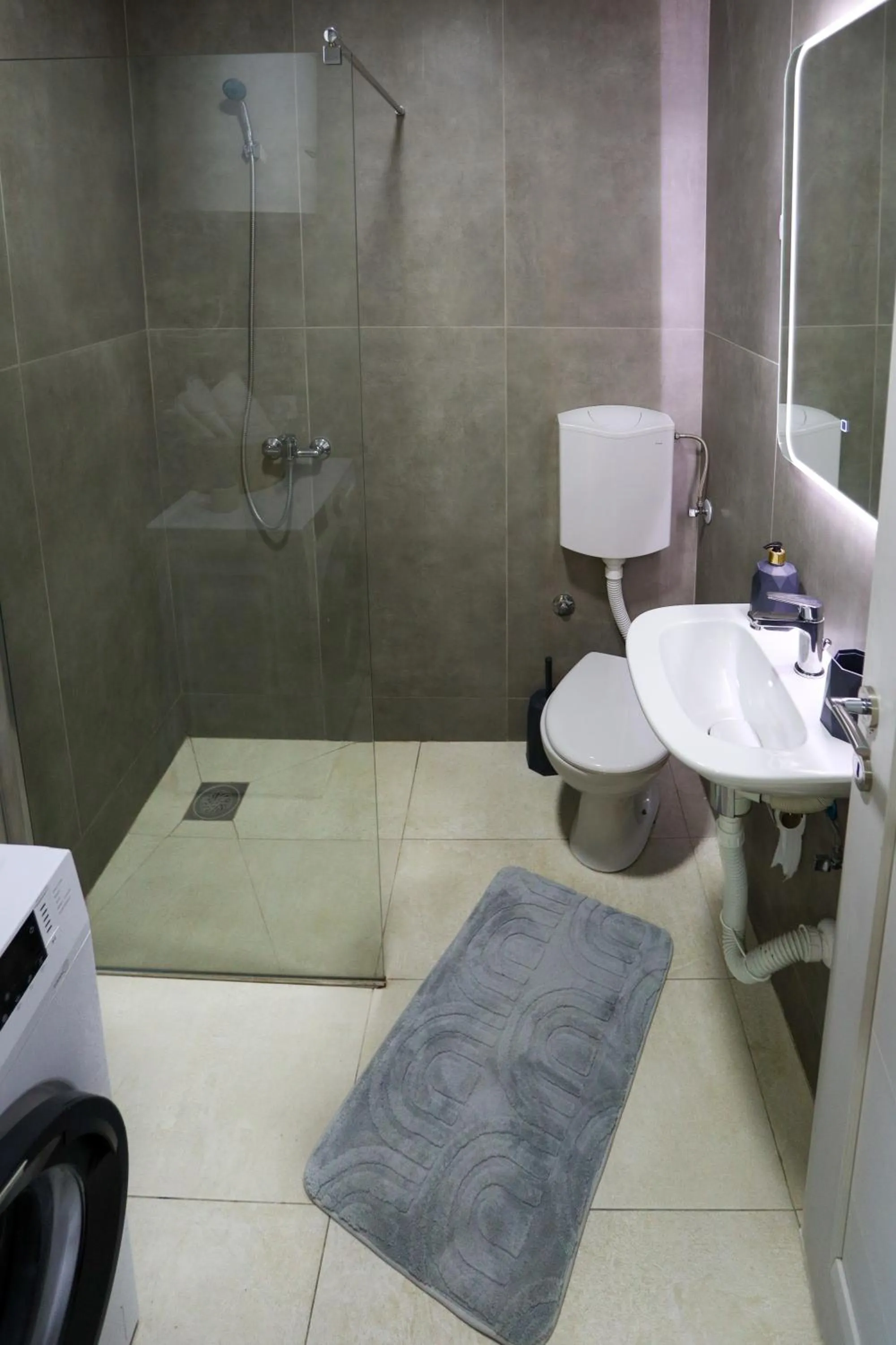 Shower in Airport Stay Apartments