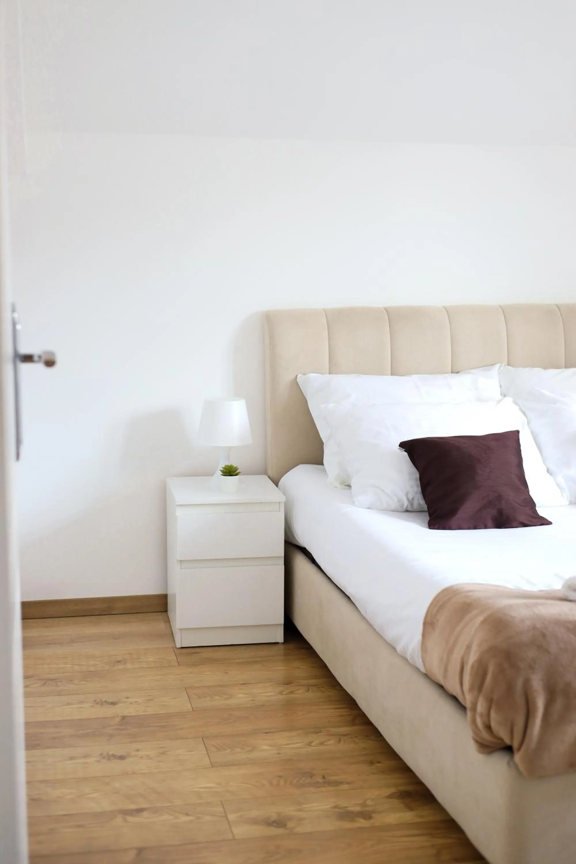 Bed in Airport Stay Apartments