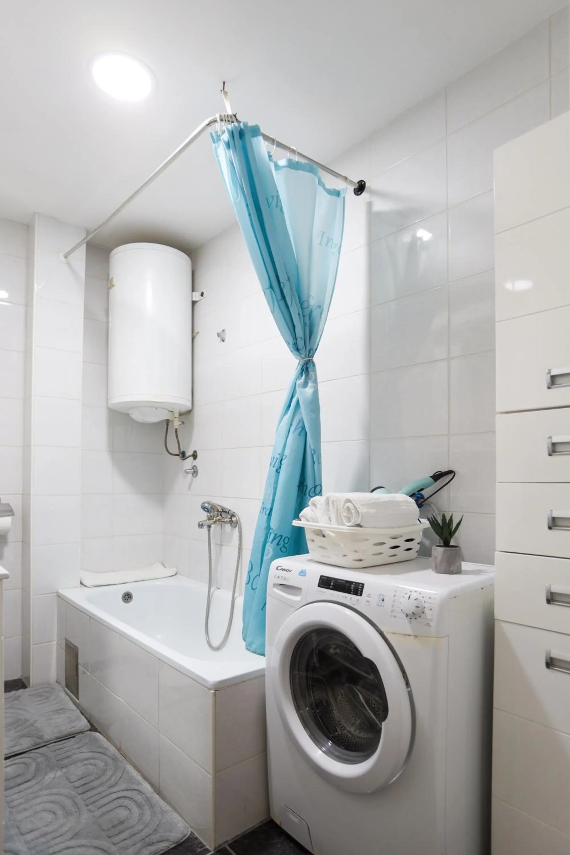 Bathroom in Airport Stay Apartments