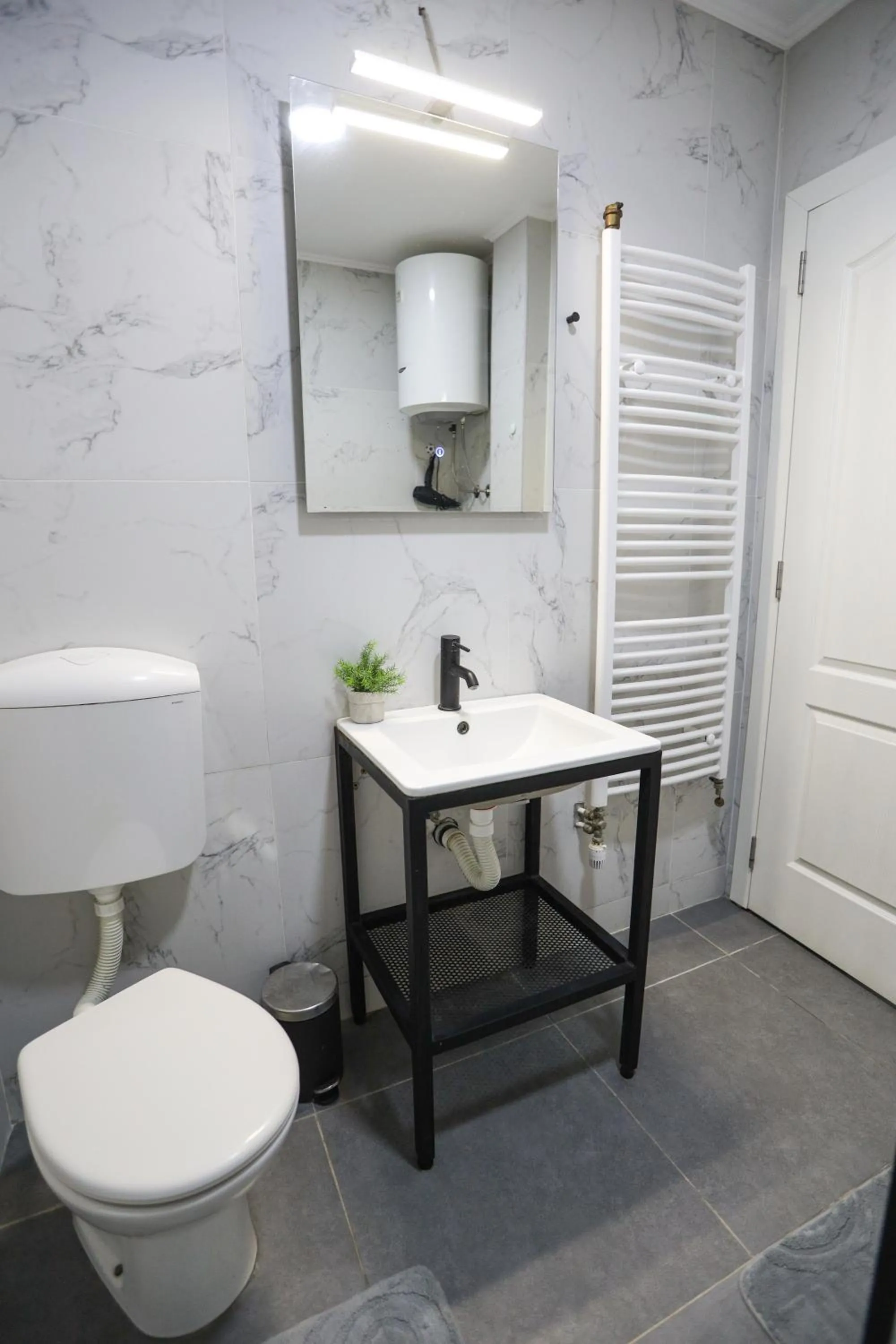 Toilet in Airport Stay Apartments