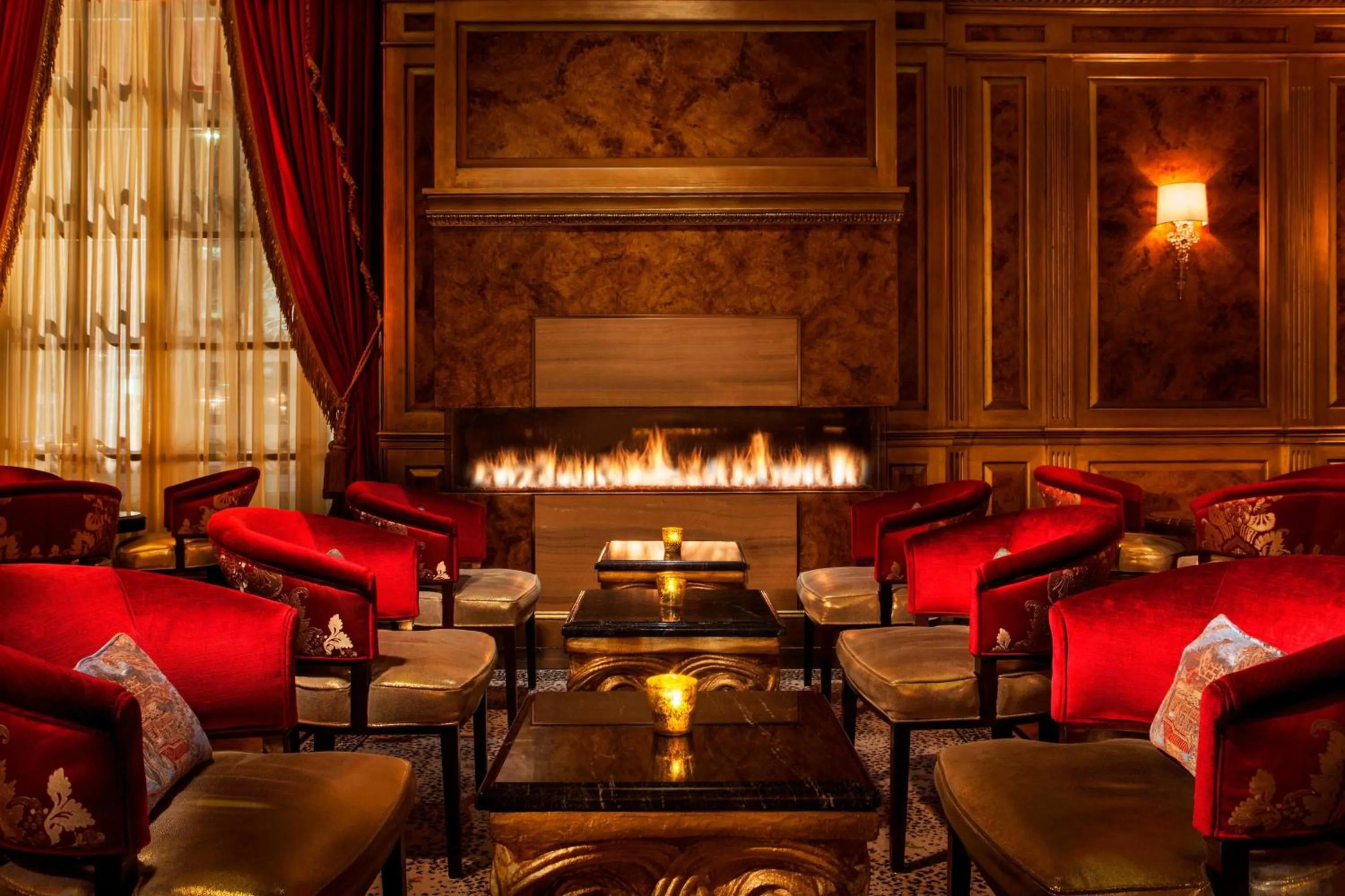 Lounge or bar in The St. Regis Washington, D.C.