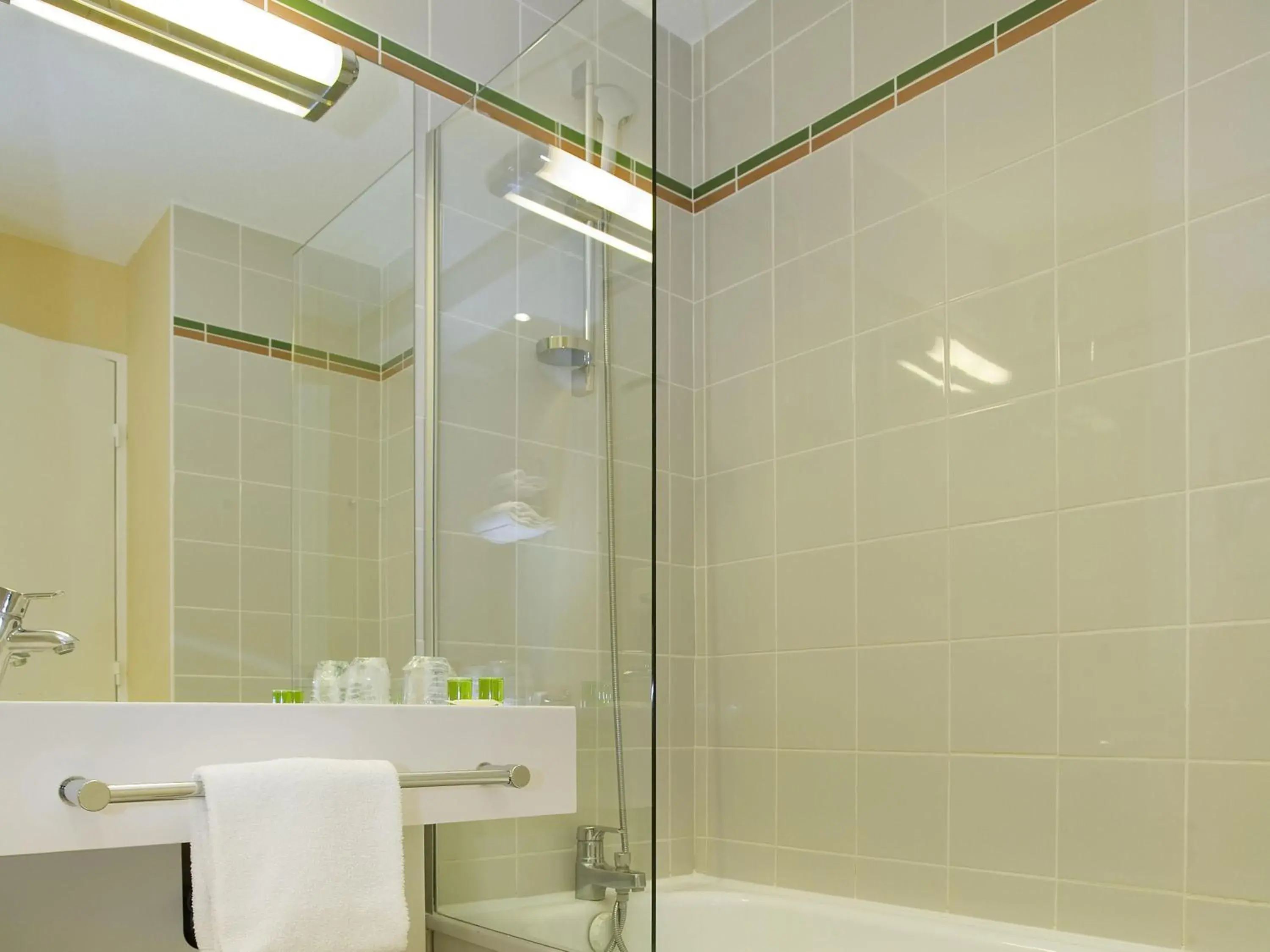 Bedroom in ibis Styles Bordeaux Aéroport Bedroom in ibis Styles Bordeaux Aéroport