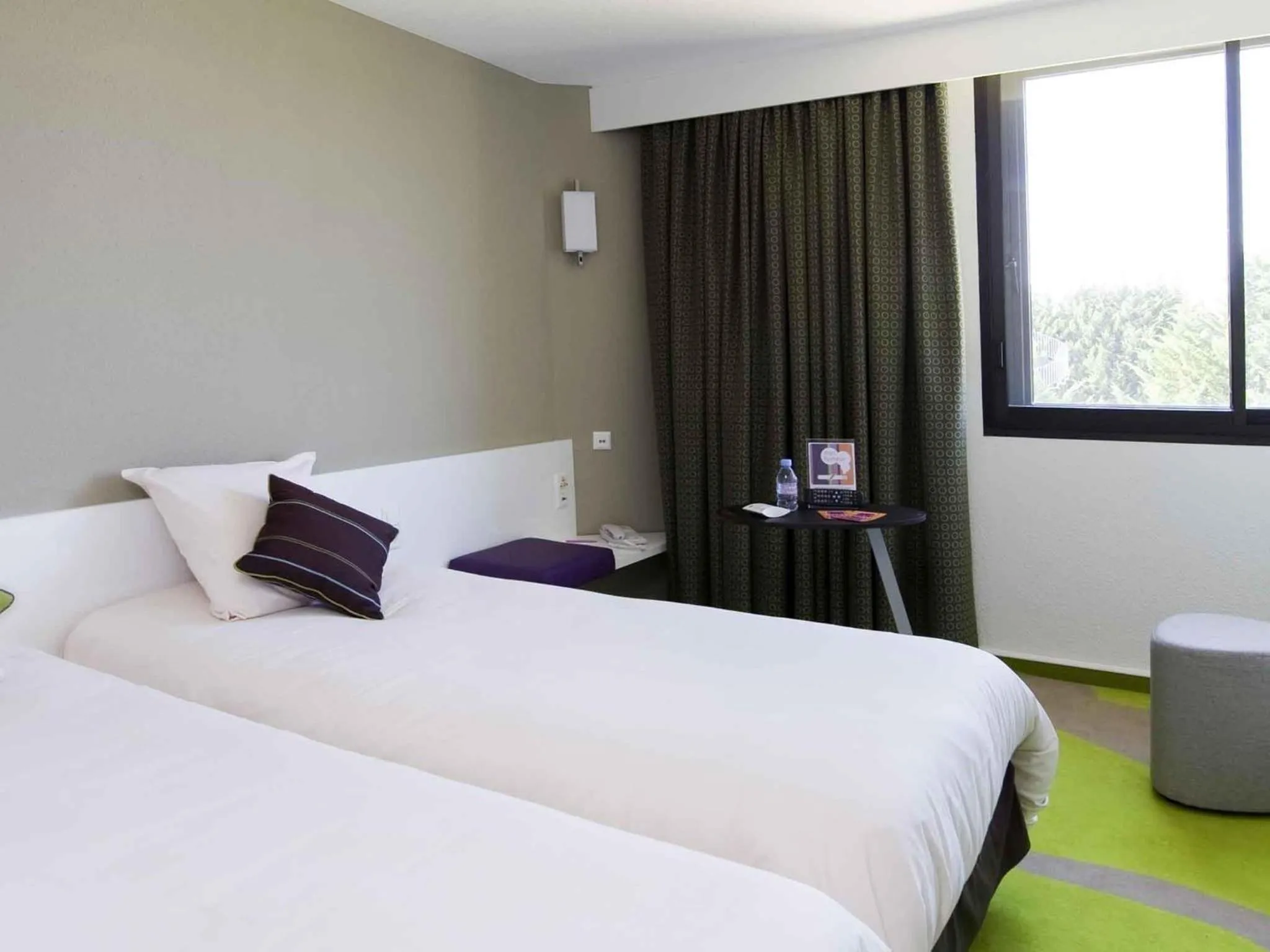 Bedroom, Bed in ibis Styles Bordeaux Aéroport