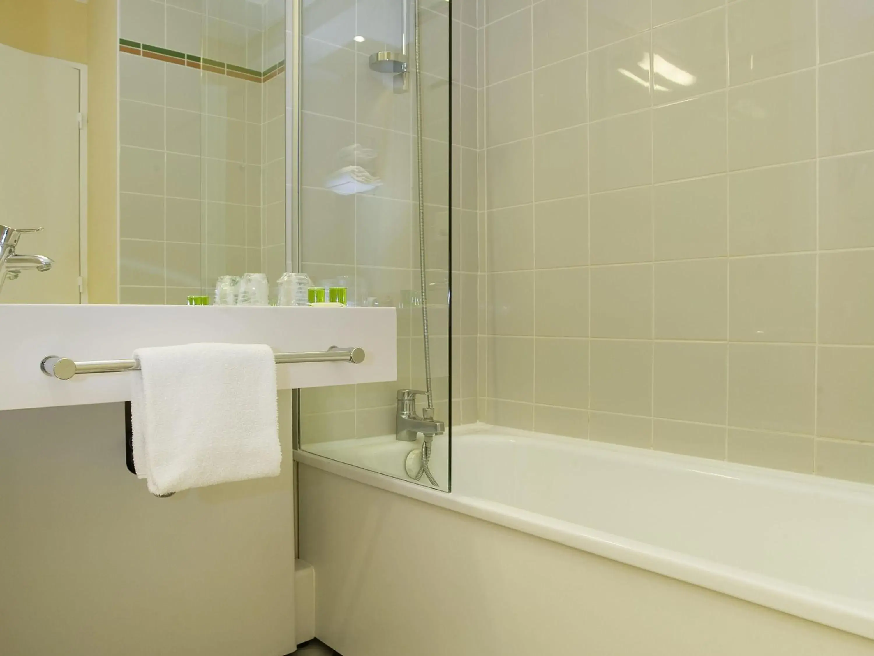 Bedroom in ibis Styles Bordeaux Aéroport Bedroom in ibis Styles Bordeaux Aéroport