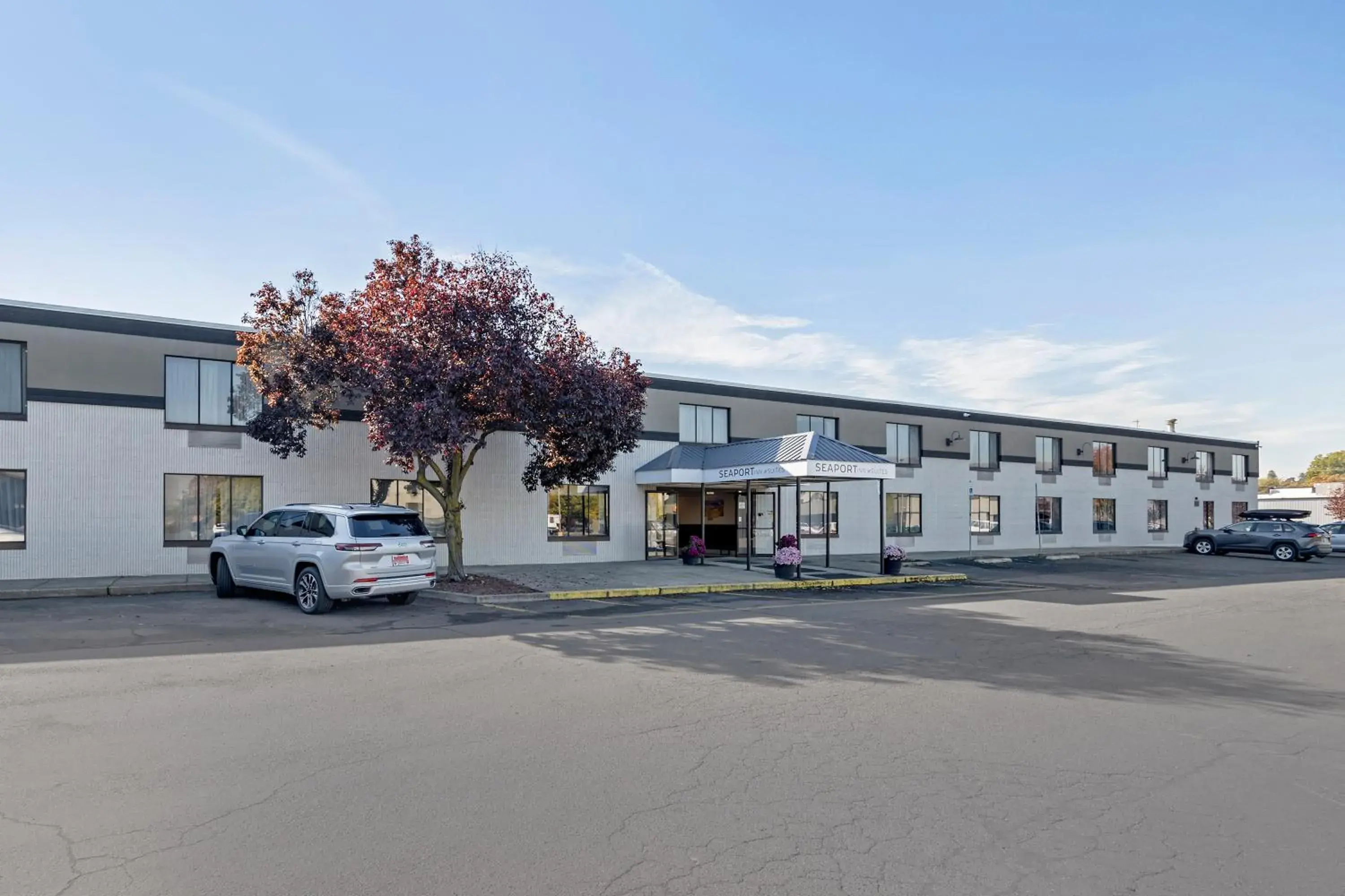 Property building in Seaport Inn & Suites Property building in Seaport Inn & Suites