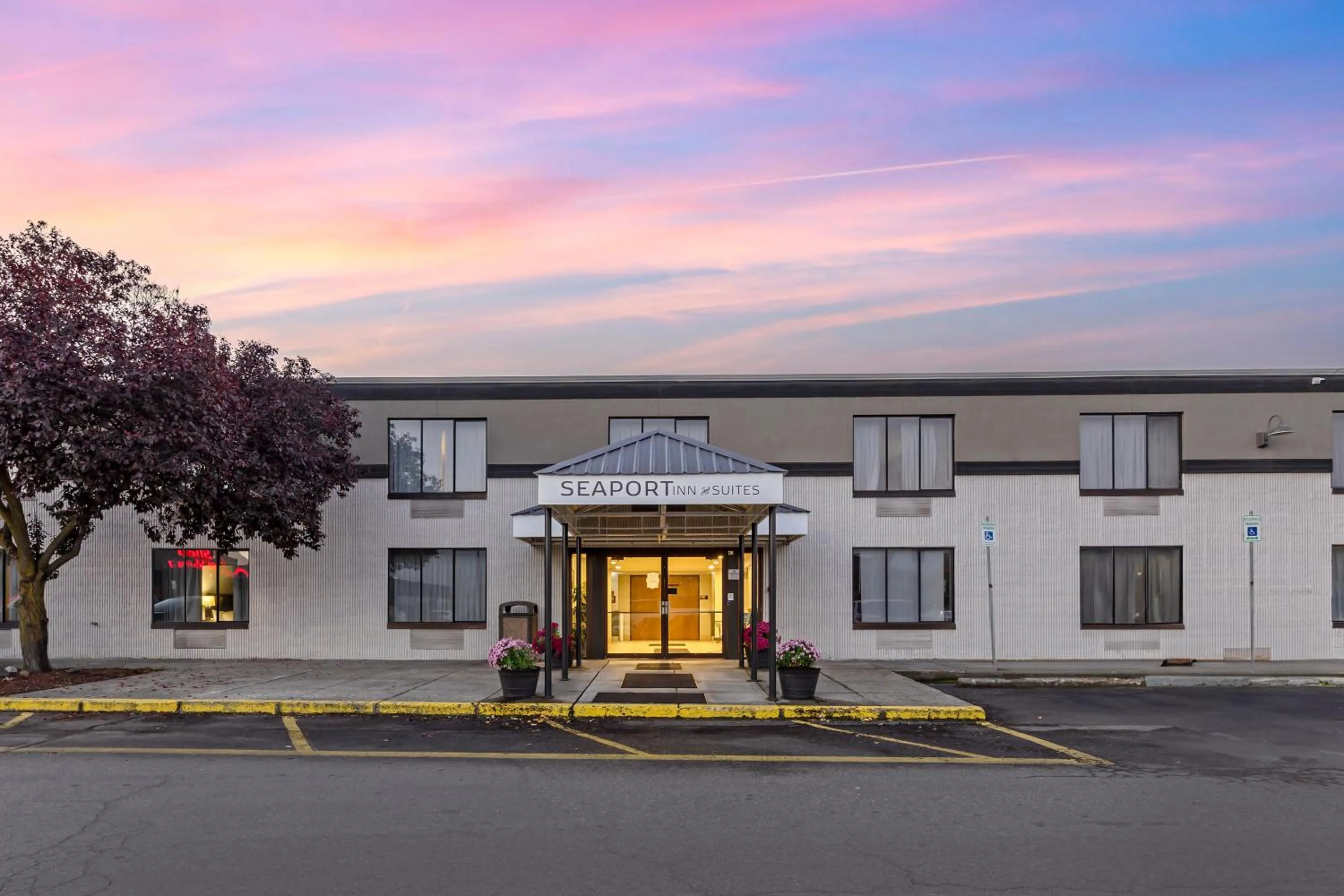 Property building in Seaport Inn & Suites
