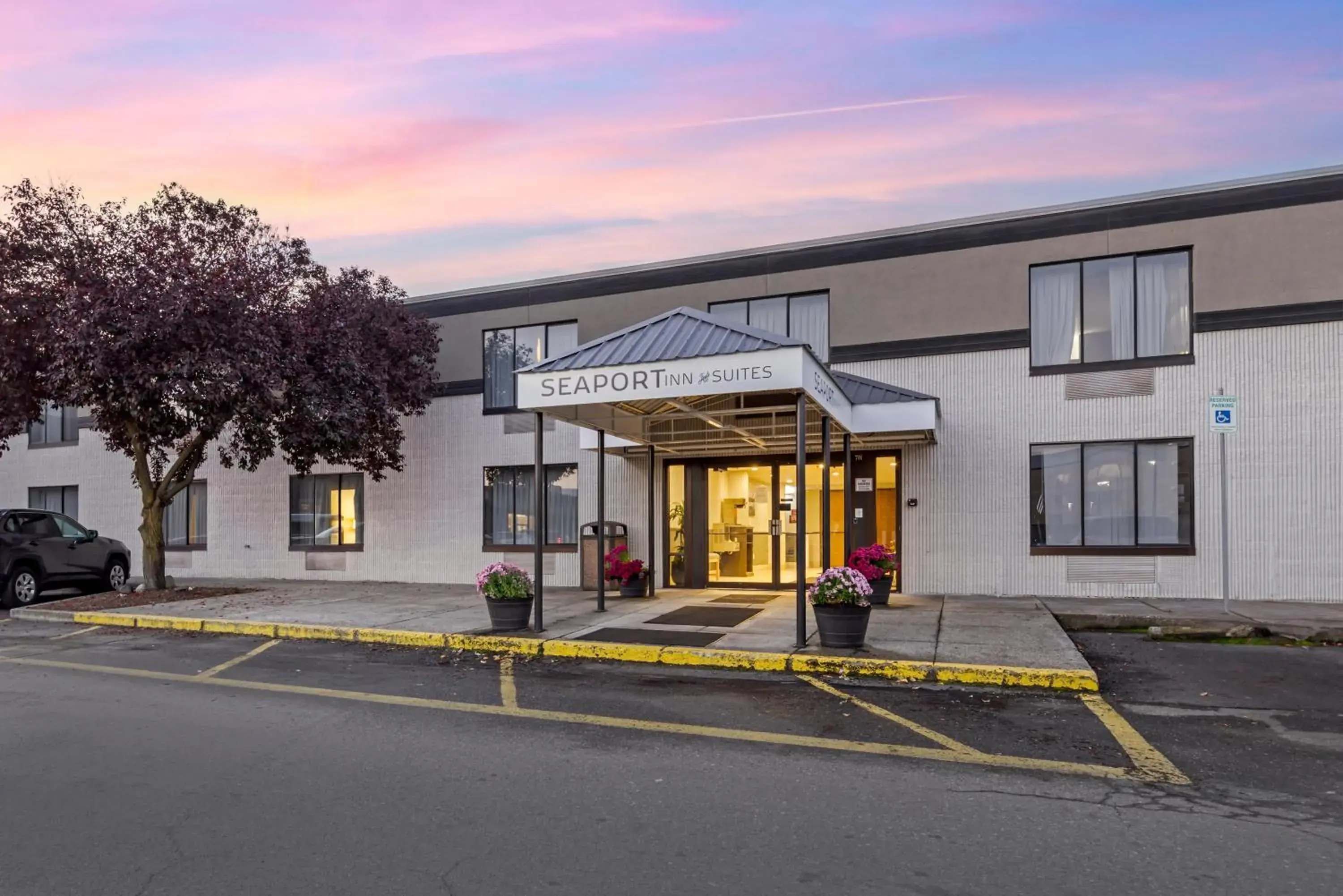 Property building in Seaport Inn & Suites Property building in Seaport Inn & Suites