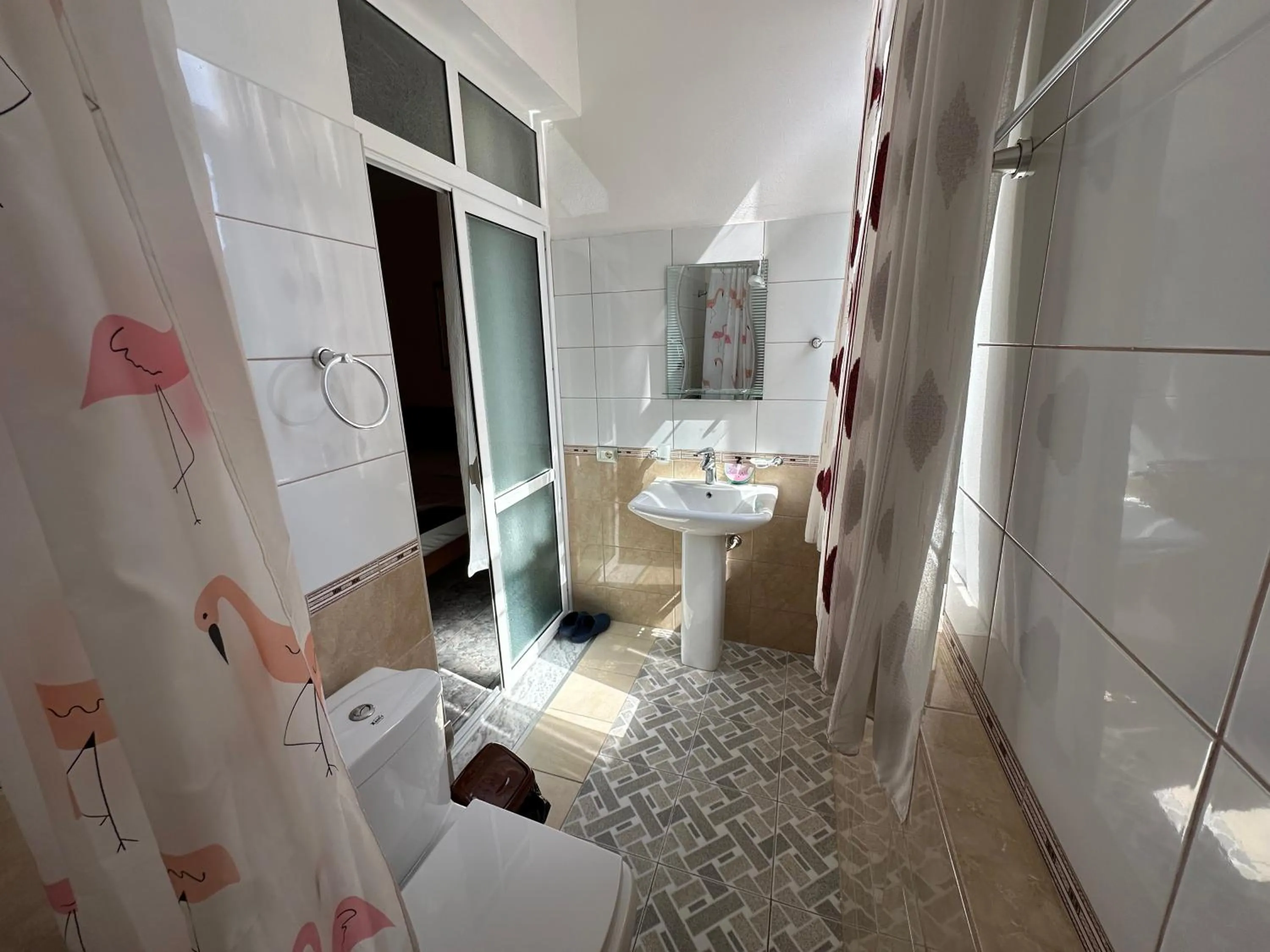 Bathroom, Bed in Chicago hotel