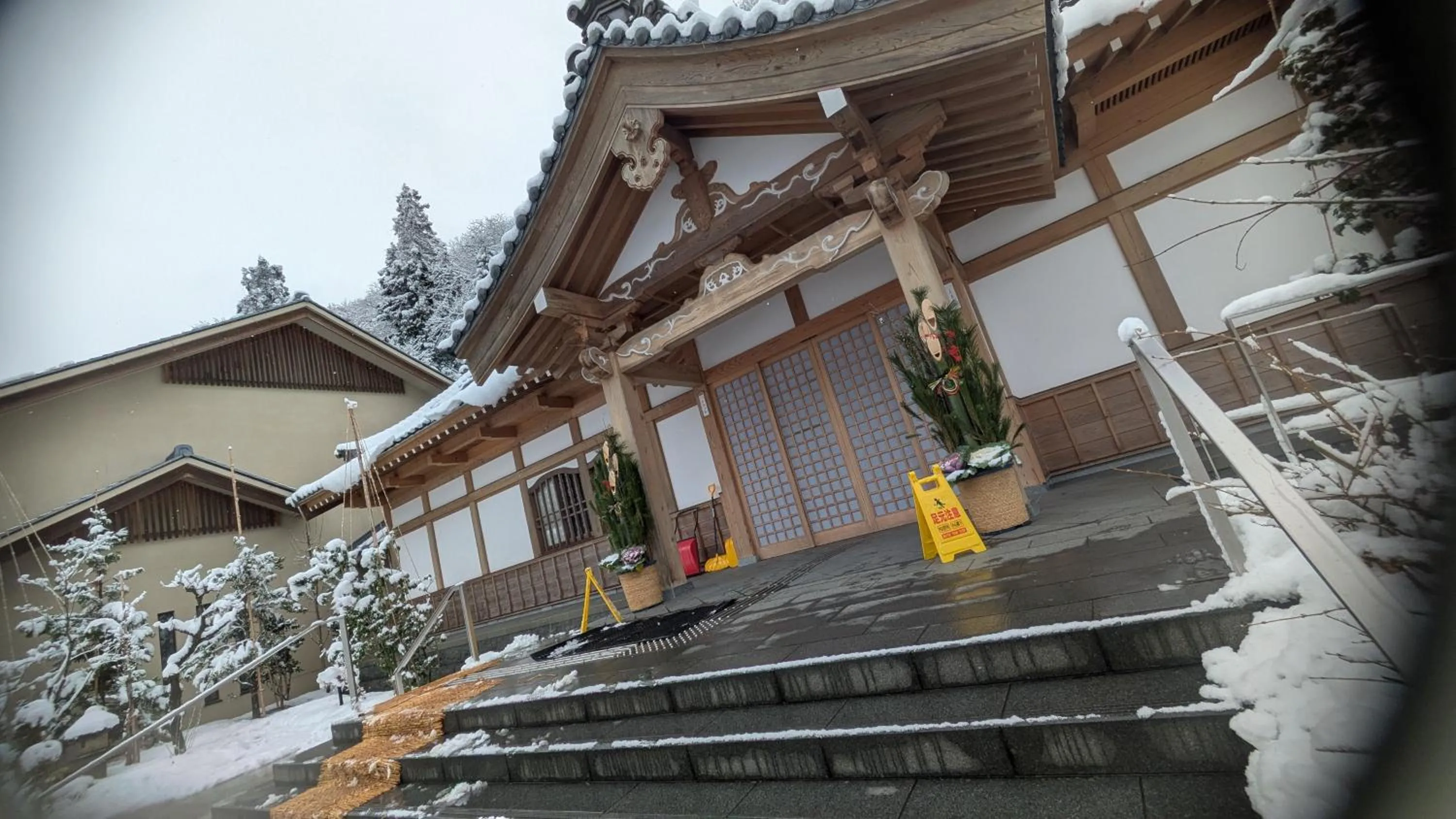 Property building in Eiheiji Hakujukan