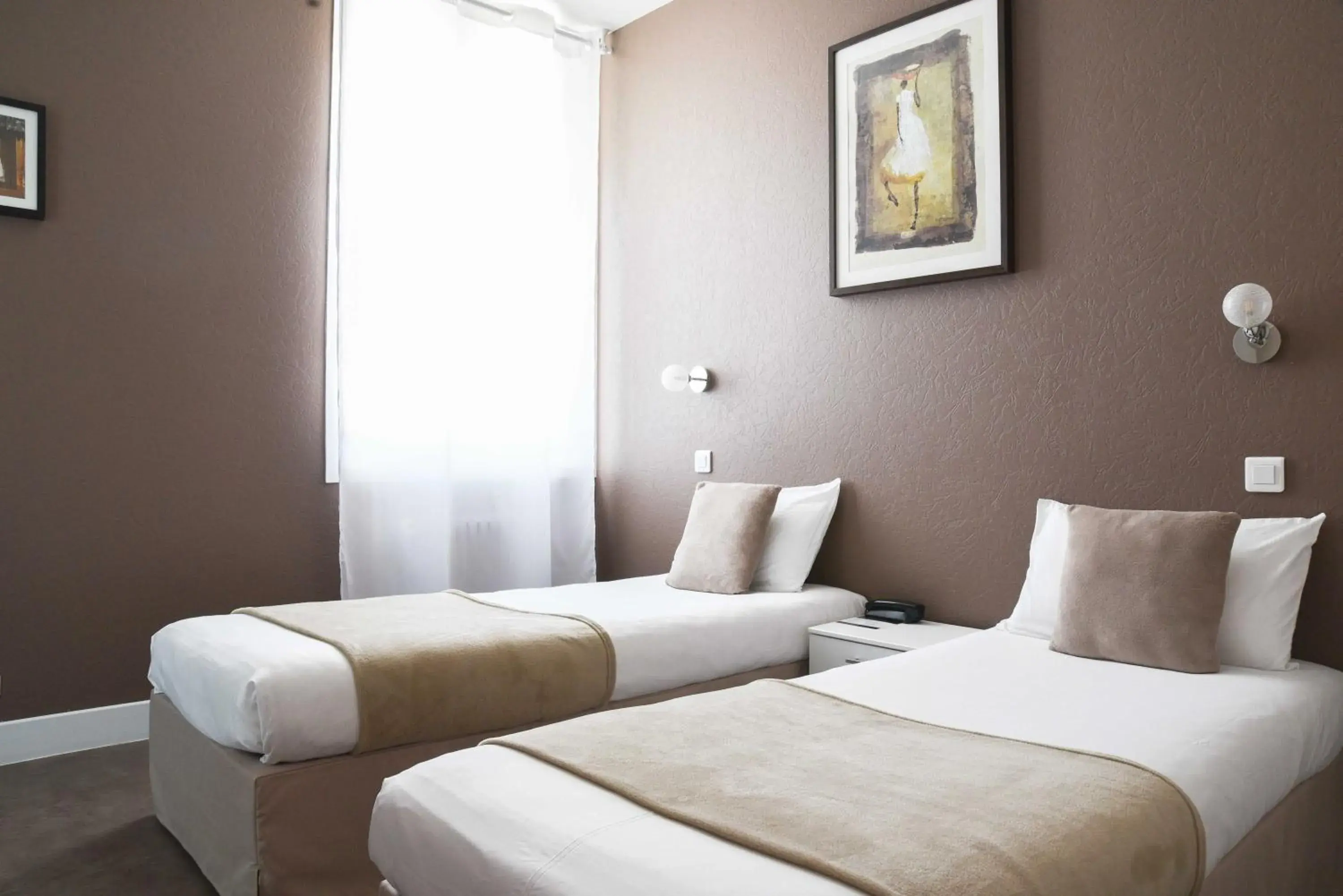 Twin Room in Cit'Hôtel l'Europe - Cholet Gare Twin Room in Cit'Hôtel l'Europe - Cholet Gare