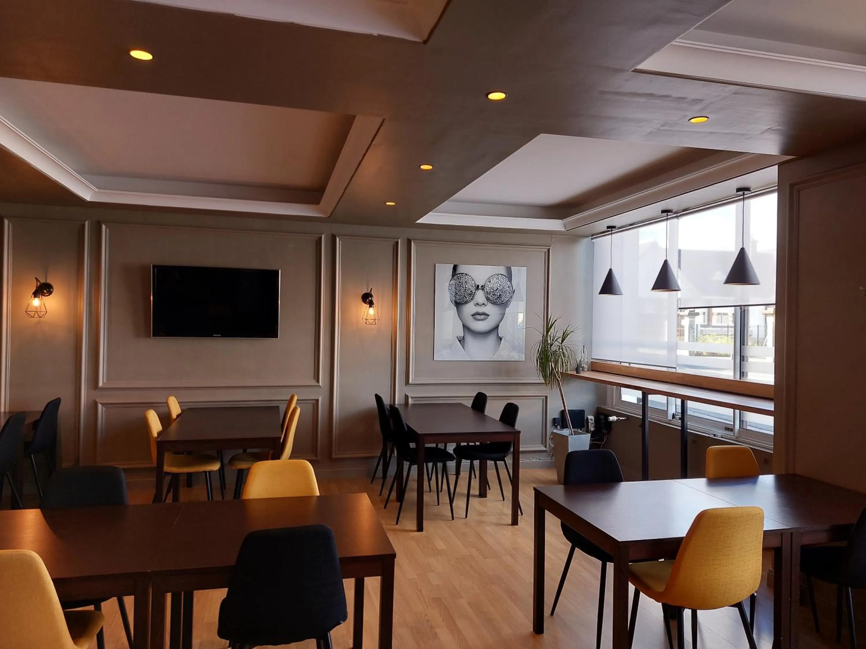 Breakfast in Cit'Hôtel l'Europe - Cholet Gare