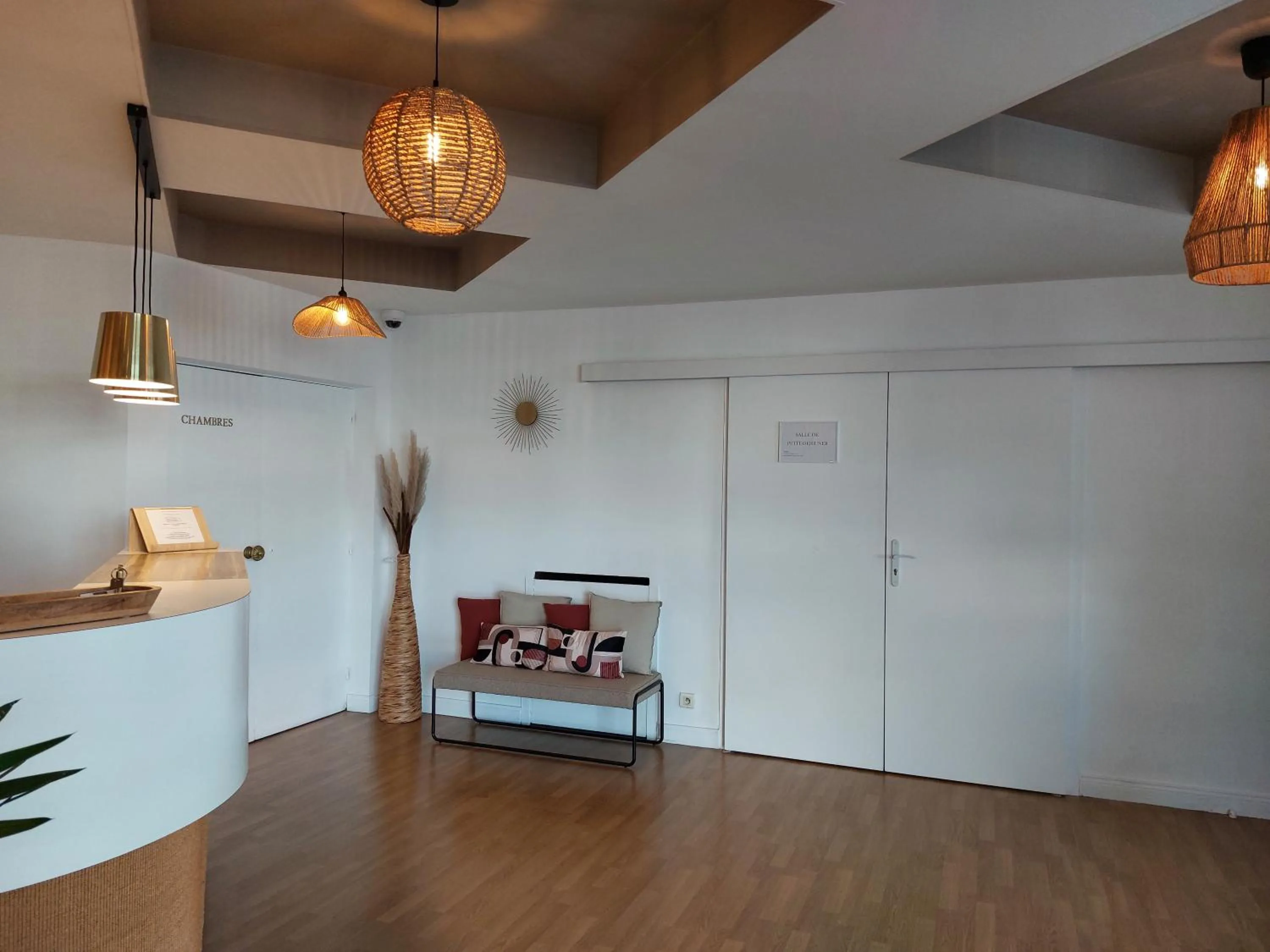 Lobby or reception in Cit'Hôtel l'Europe - Cholet Gare