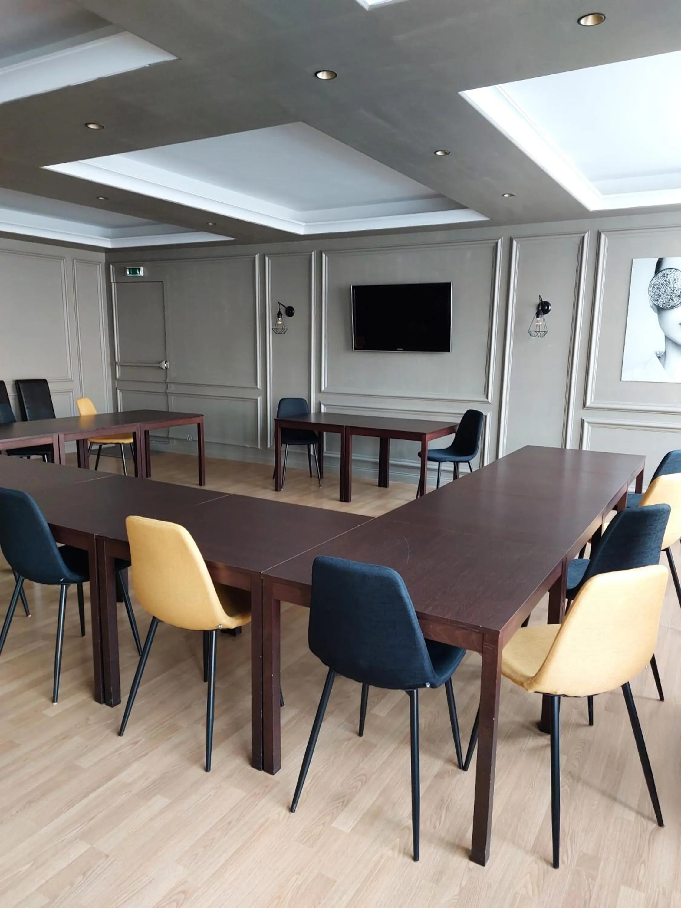 Meeting/conference room in Cit'Hôtel l'Europe - Cholet Gare