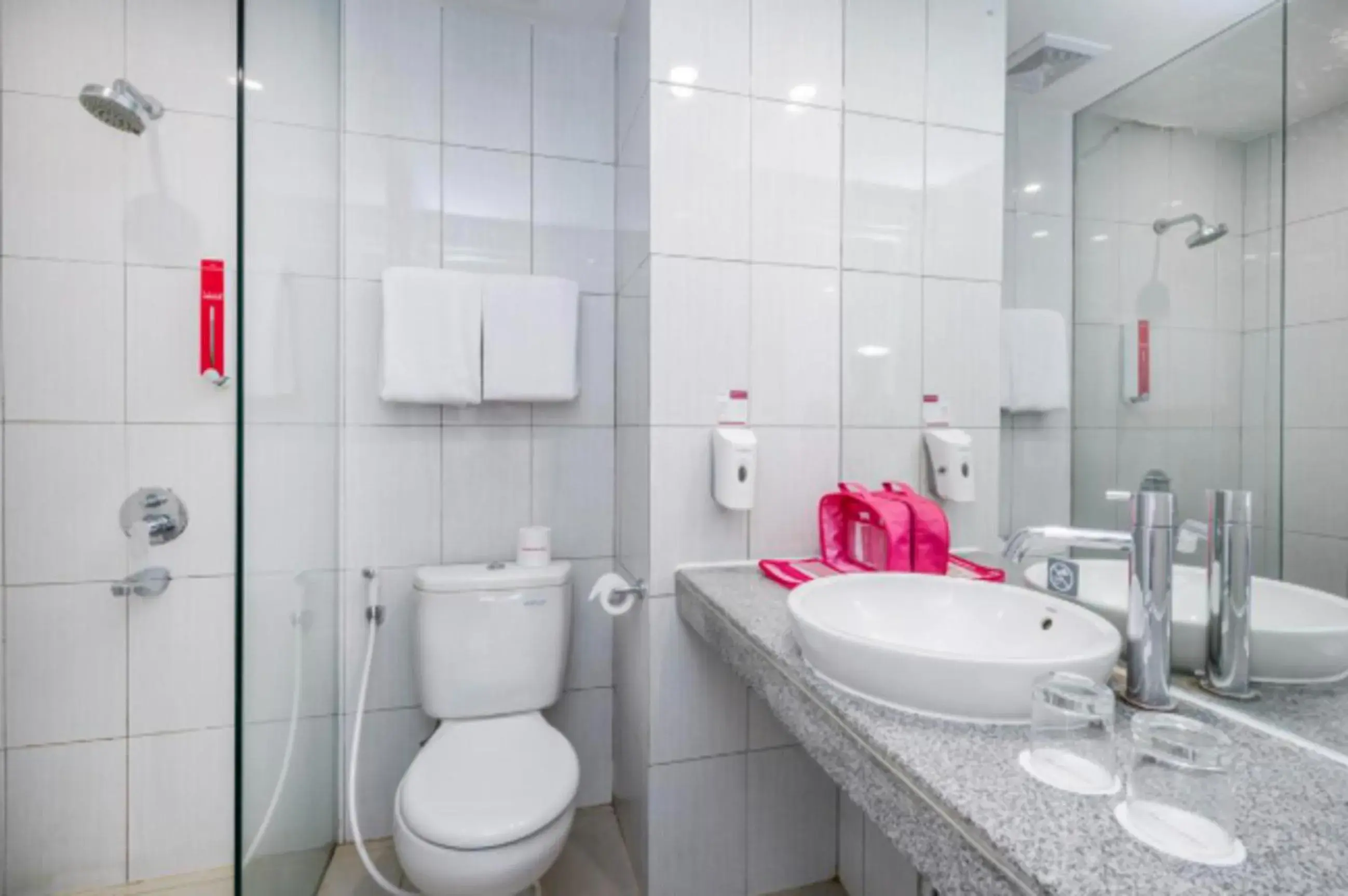 Deluxe Double or Twin Room in favehotel Malang Deluxe Double or Twin Room in favehotel Malang
