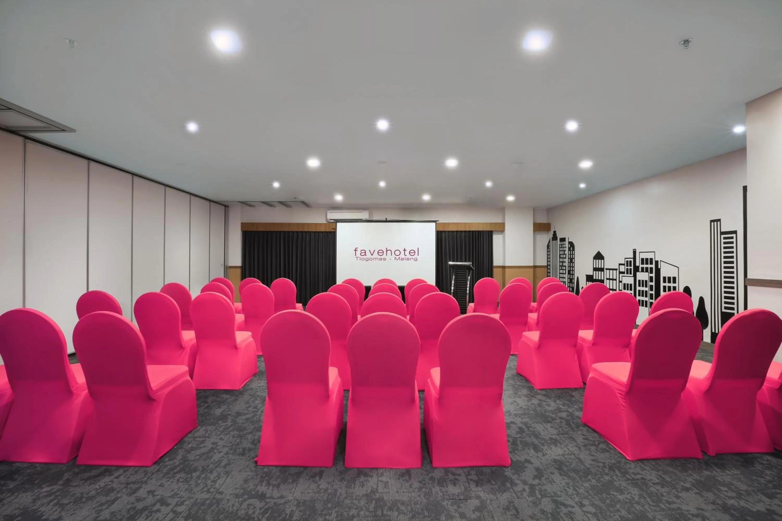 Meeting/conference room in favehotel Malang