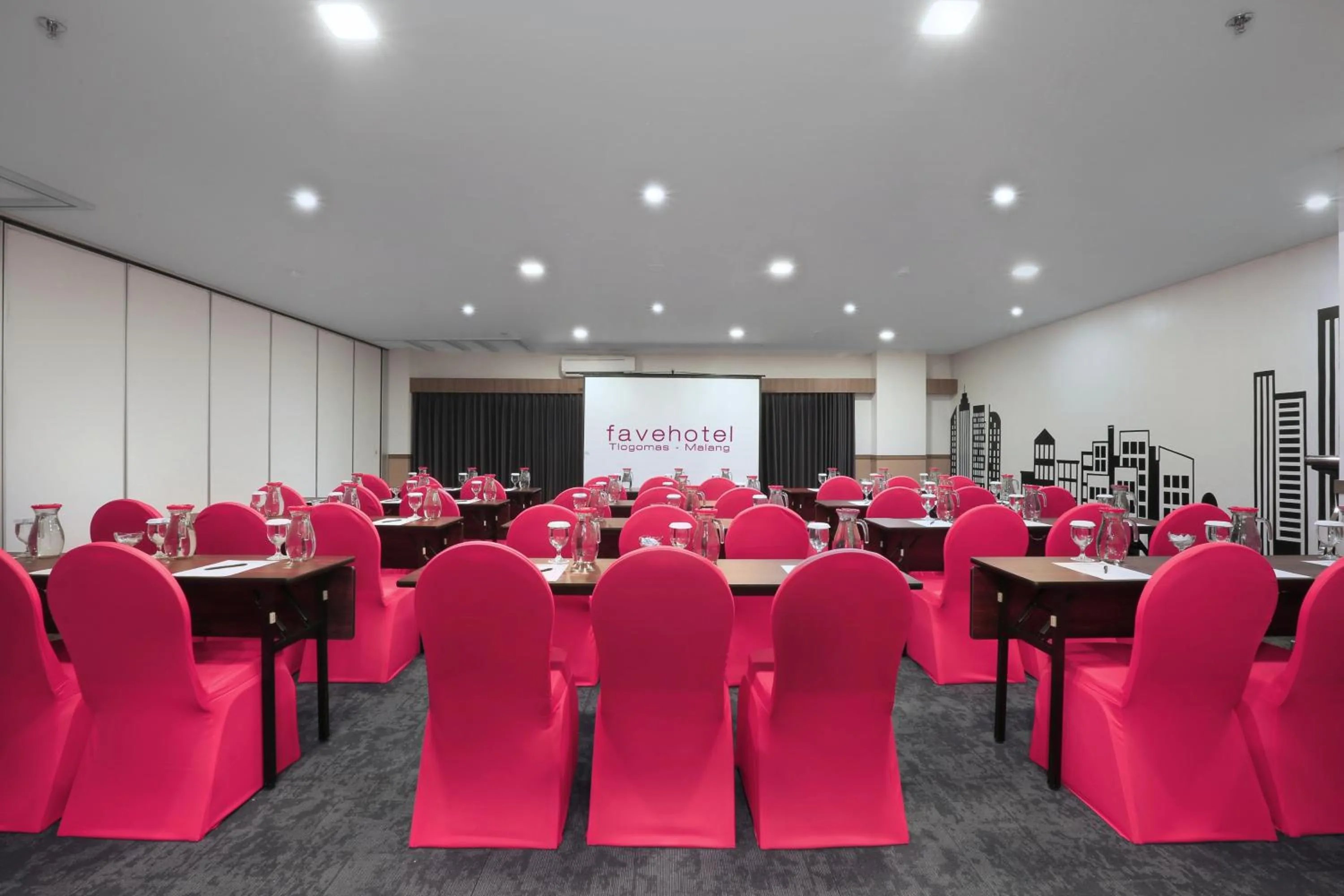 Meeting/conference room in favehotel Malang