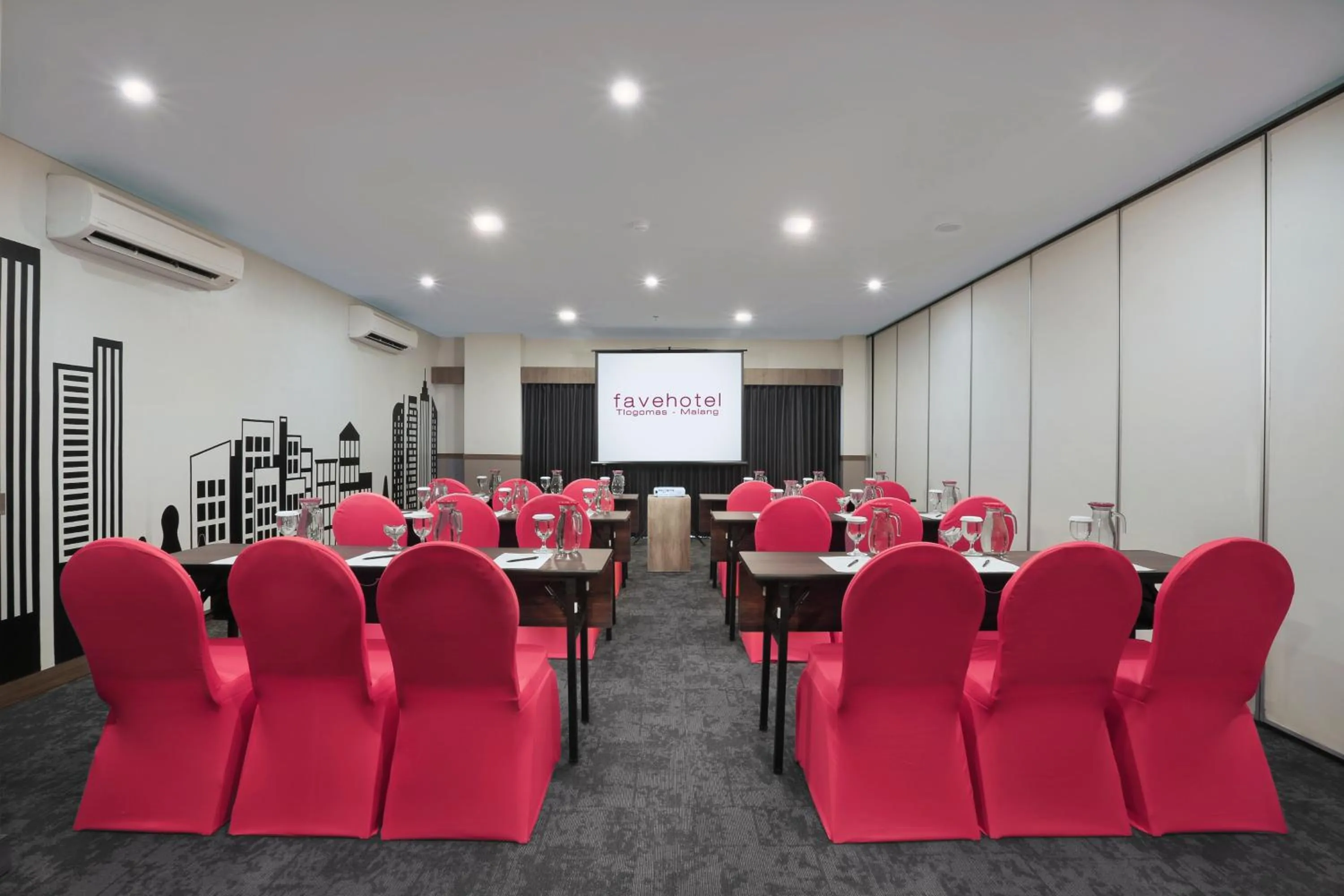 Meeting/conference room in favehotel Malang