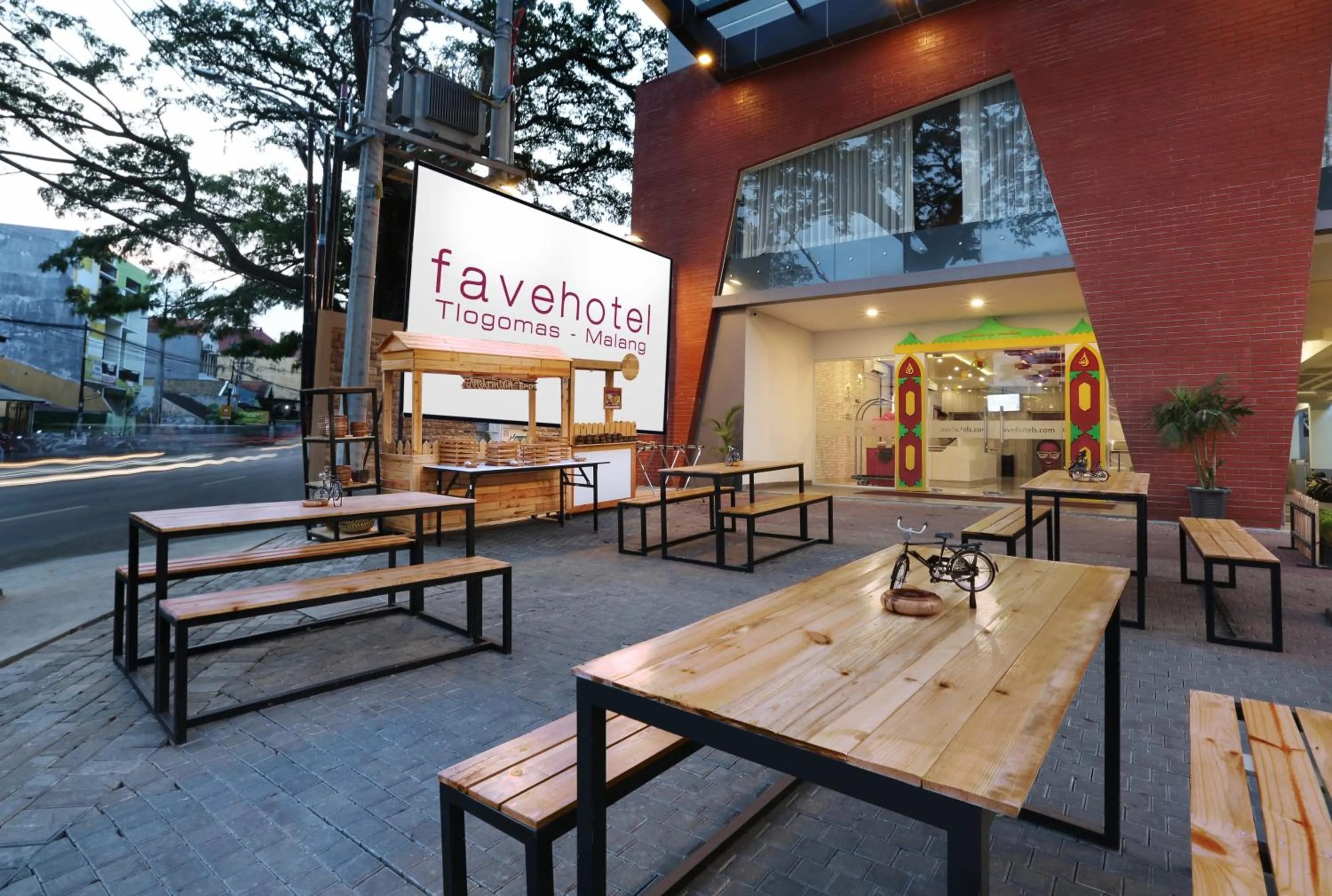 Restaurant/places to eat in favehotel Malang