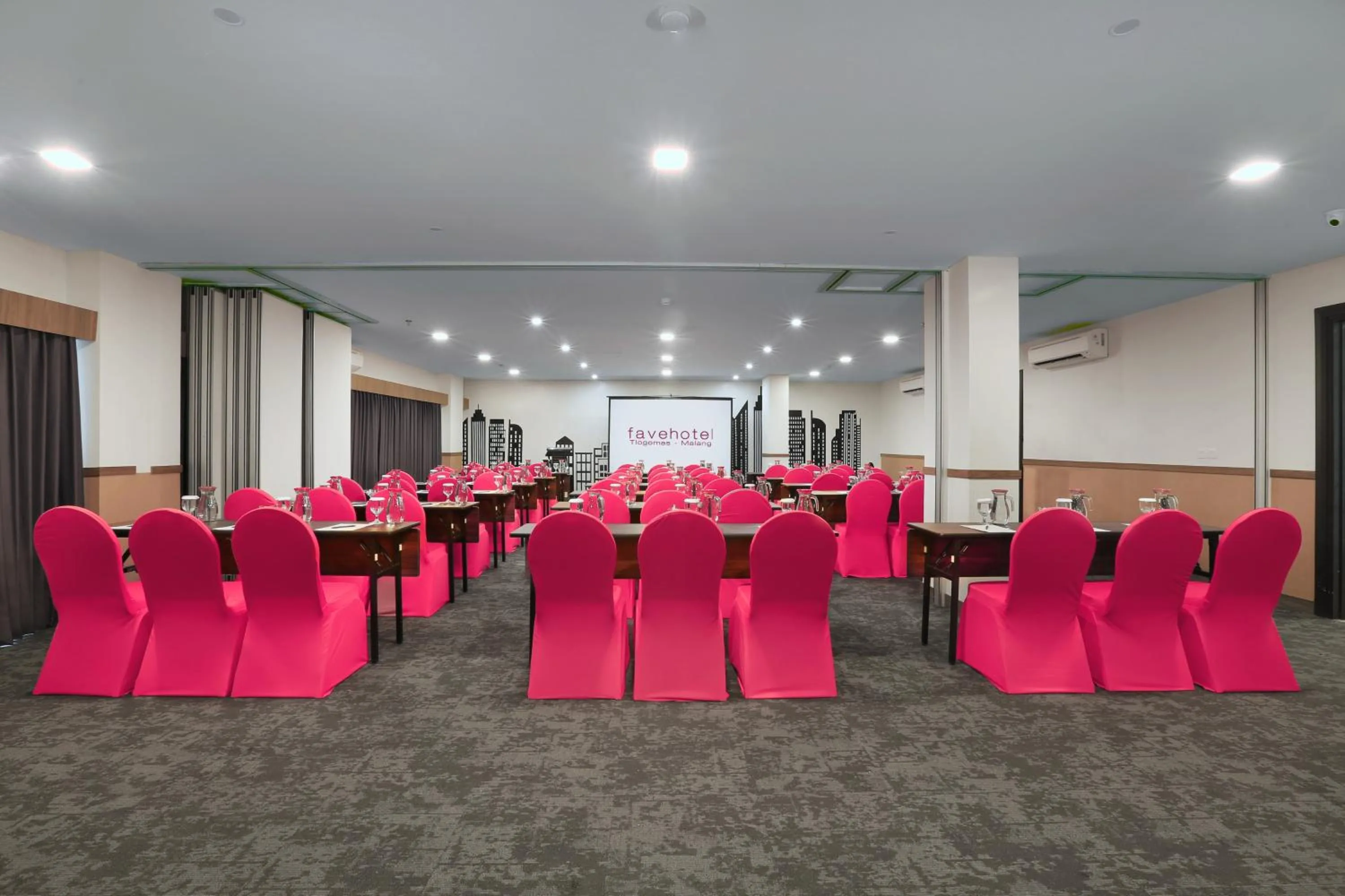 Meeting/conference room in favehotel Malang